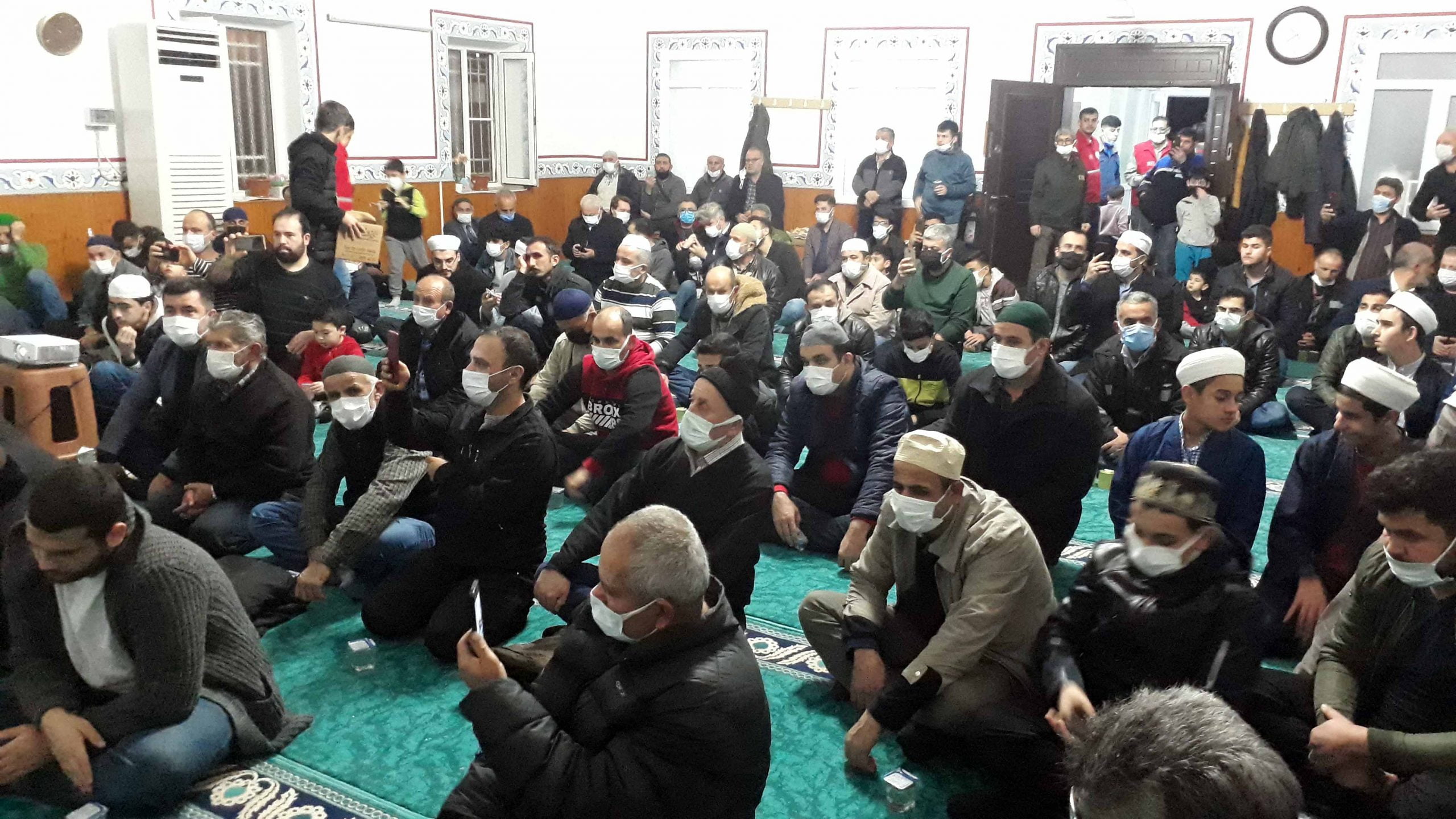 Yeni Yılın İlk Cuma Gecesinde Denizciler &Ccedil;amlık Camisinde, Camiler Doldu Taştı