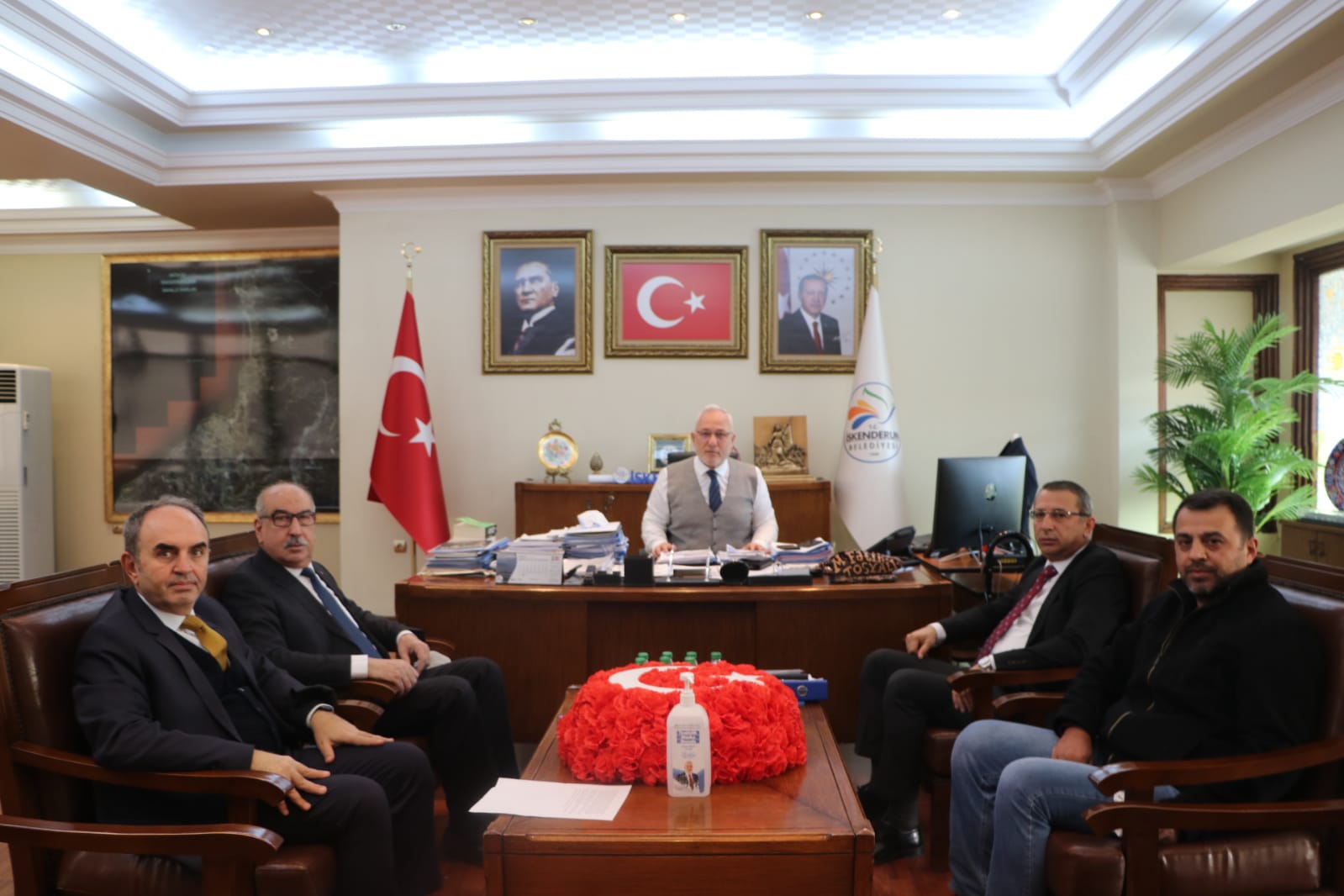 İSKENDERUN BELEDİYESİNDE TOPLU İŞ S&Ouml;ZLEŞMESİ SEVİNCİ