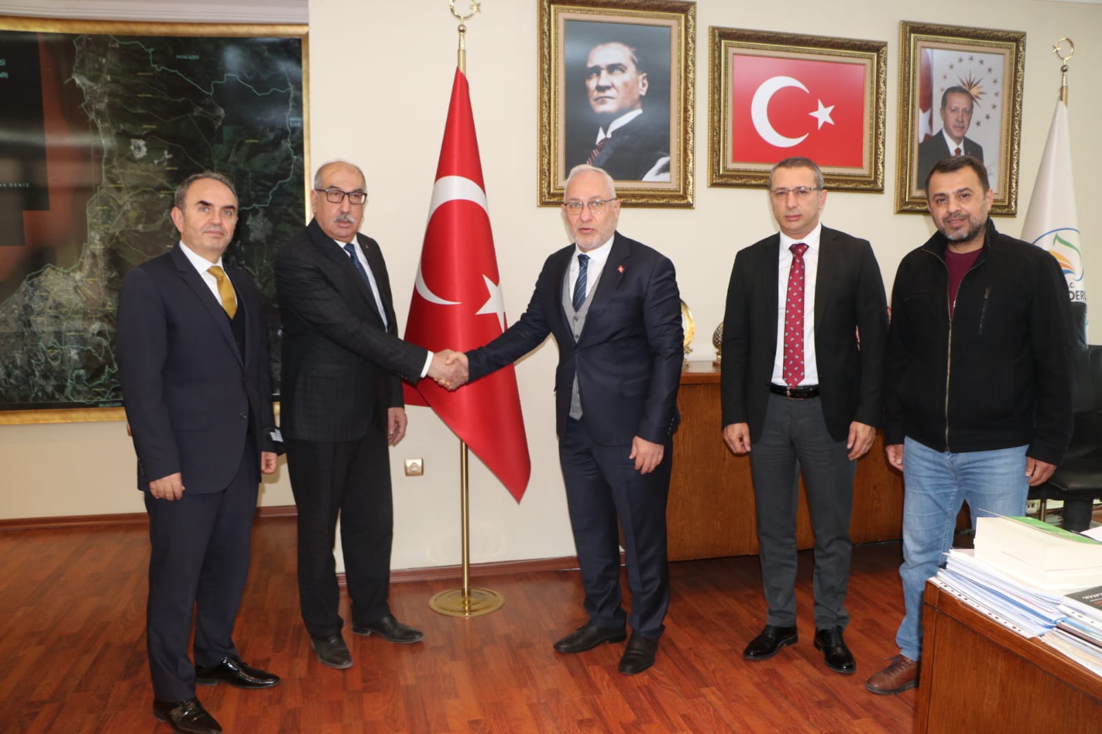 İSKENDERUN BELEDİYESİNDE TOPLU İŞ S&Ouml;ZLEŞMESİ SEVİNCİ