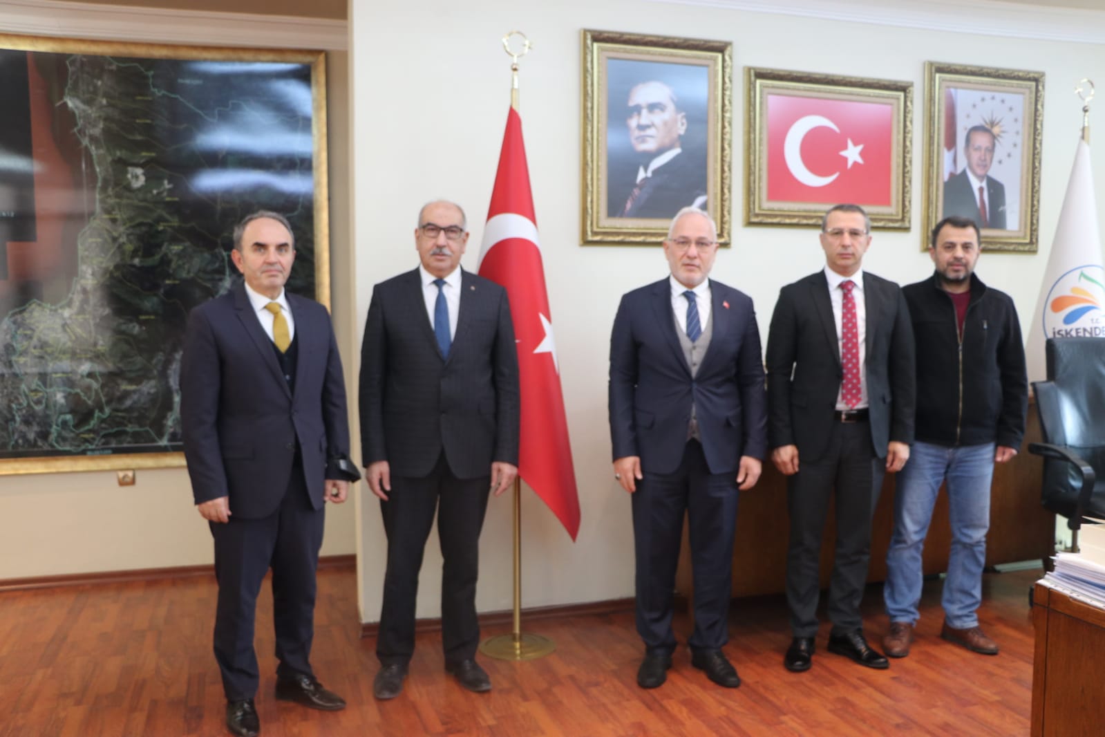 İSKENDERUN BELEDİYESİNDE TOPLU İŞ S&Ouml;ZLEŞMESİ SEVİNCİ