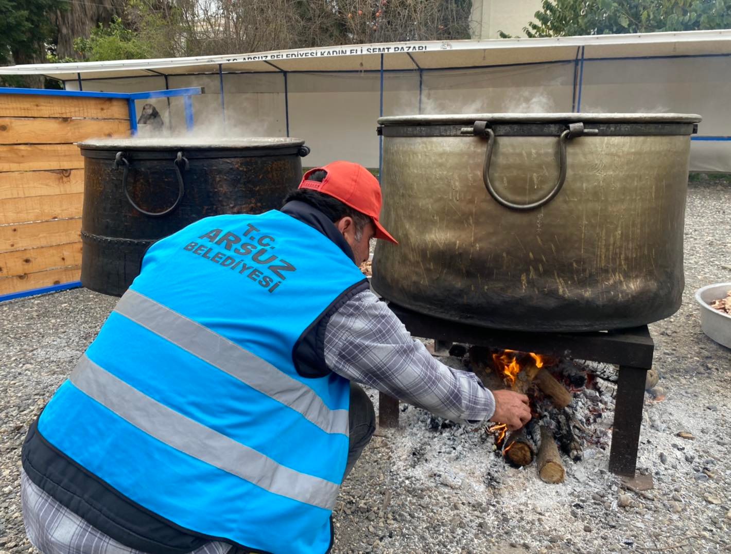 ARSUZ&rsquo;DA KAZANLAR &lsquo;CAN DOSTLARIMIZ&rsquo; İ&Ccedil;İN KAYNADI