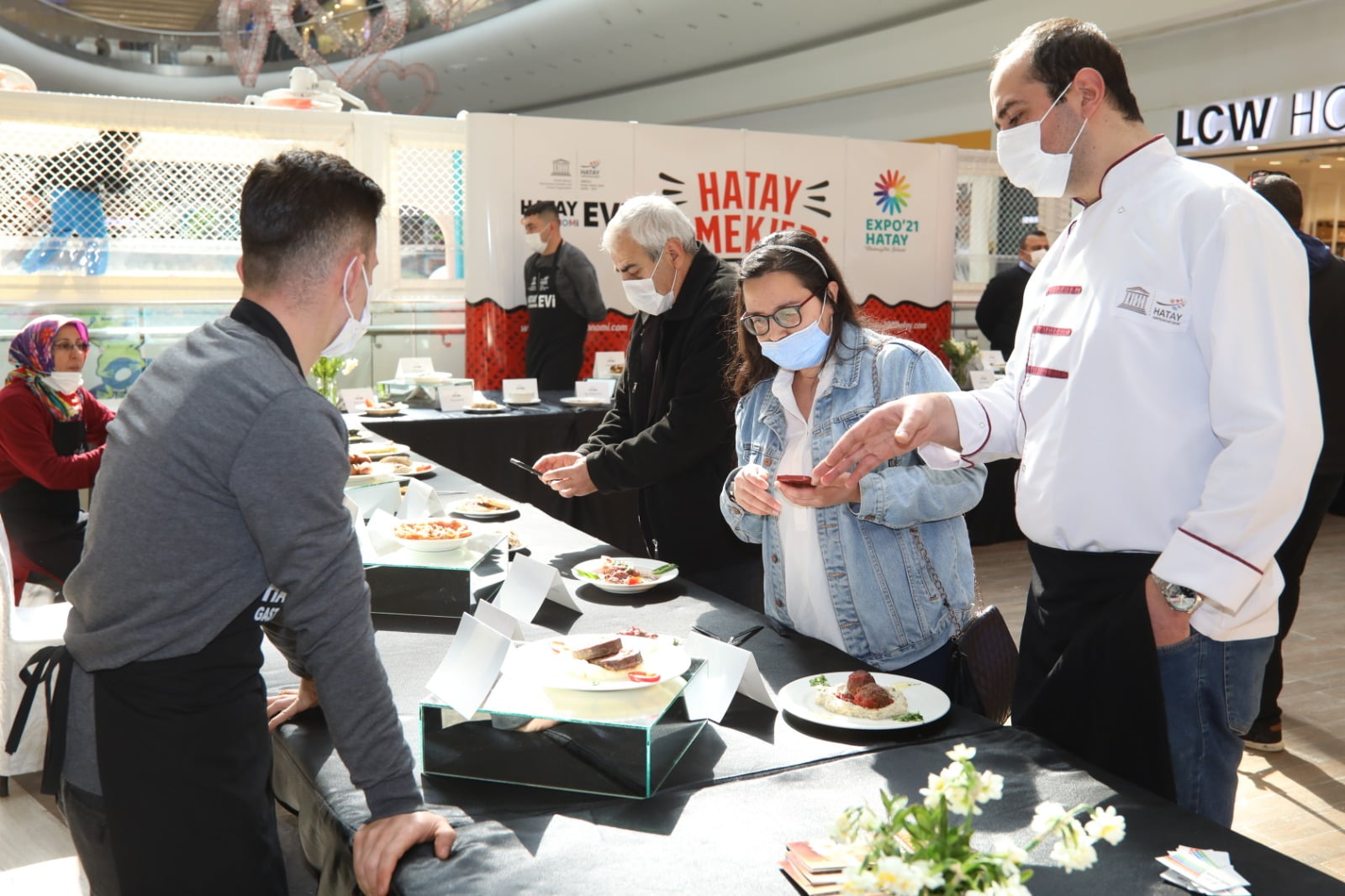 GASTRONOMİ EVİ ŞEFLERİ HÜNERLERİNİ SERGİLEDİ