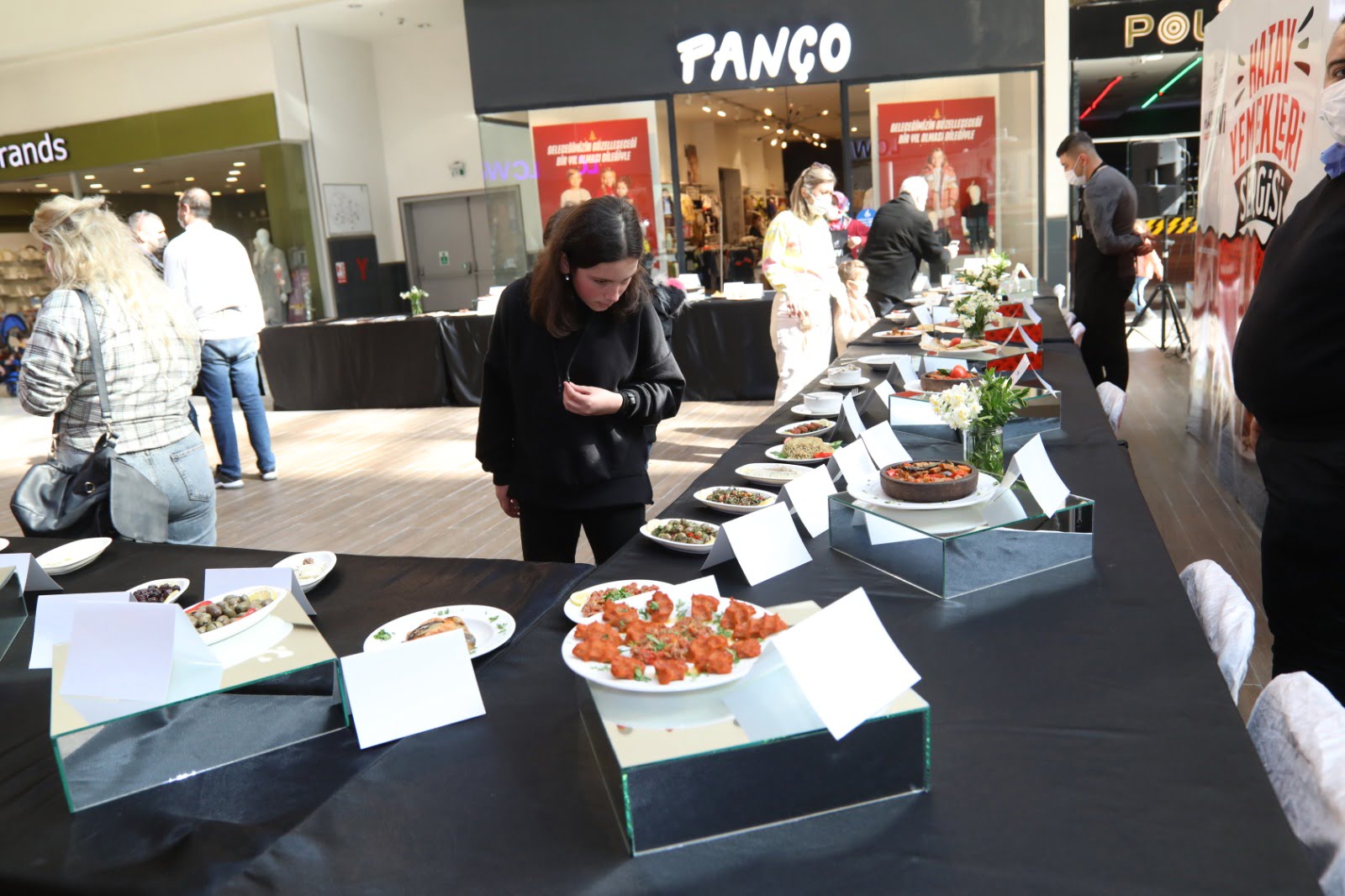 GASTRONOMİ EVİ ŞEFLERİ H&Uuml;NERLERİNİ SERGİLEDİ