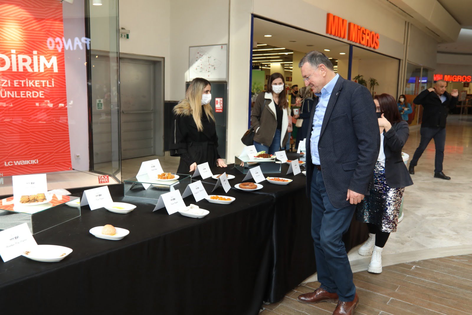 GASTRONOMİ EVİ ŞEFLERİ H&Uuml;NERLERİNİ SERGİLEDİ