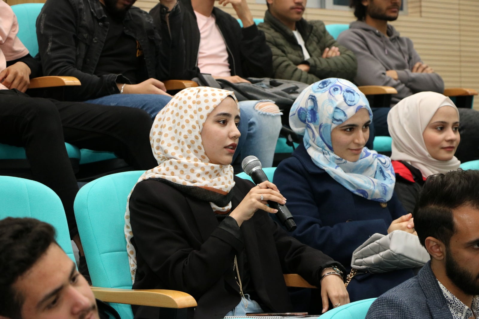 İSTE REKTÖRÜ DEPCİ, ULUSLARARASI ÖĞRENCİLERLE BİR  ARAYA GELDİ