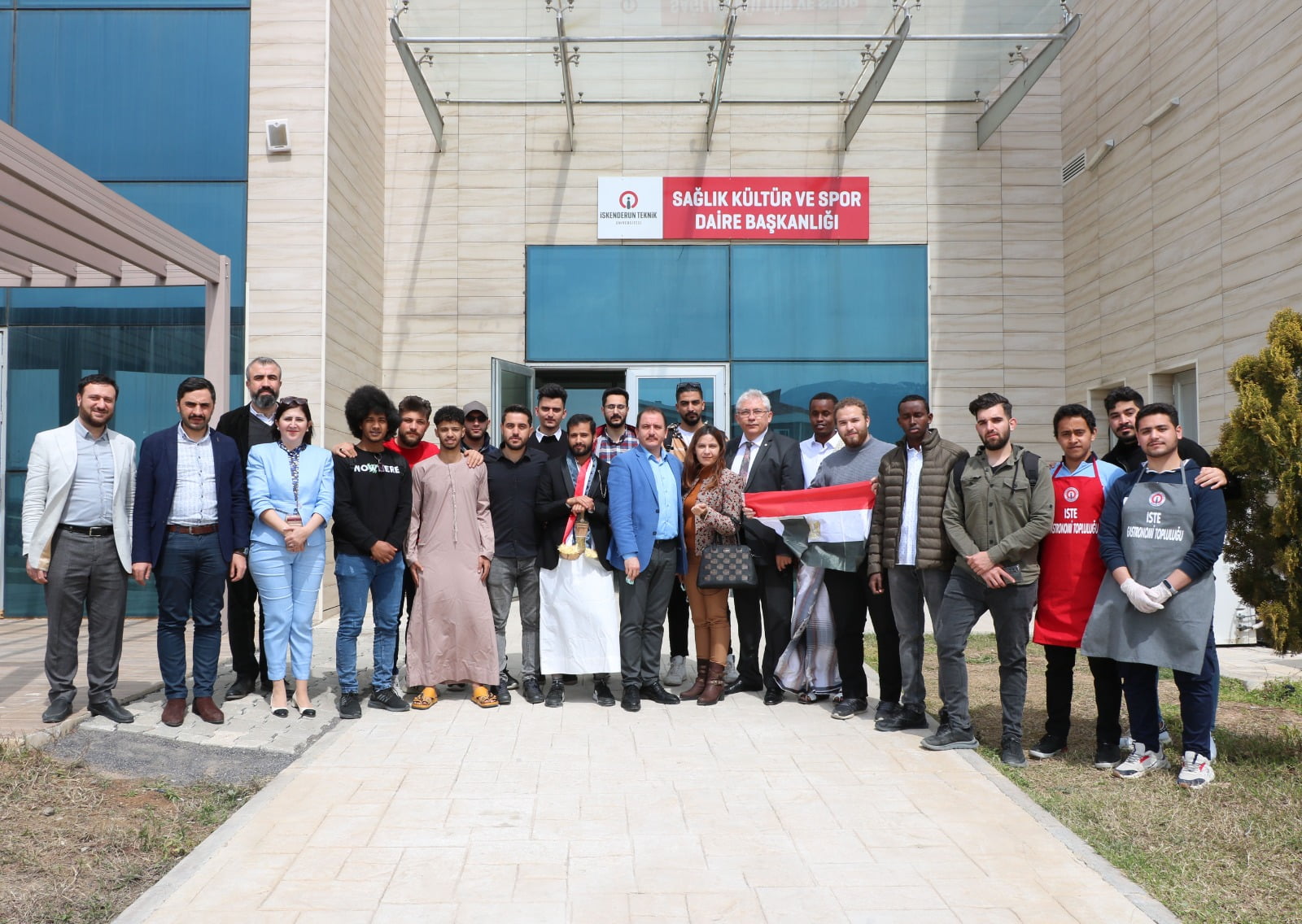 İSTE REKTÖRÜ DEPCİ, ULUSLARARASI ÖĞRENCİLERLE BİR  ARAYA GELDİ