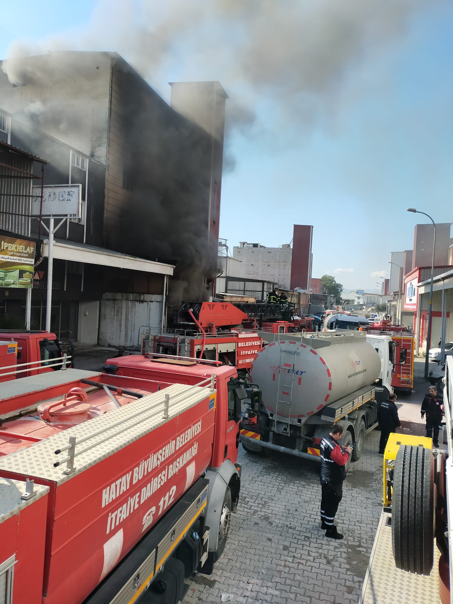 HBB YENİ SANAYİ SİTESİ’NDE ÇIKAN YANGINA MÜDAHALE ETTİ