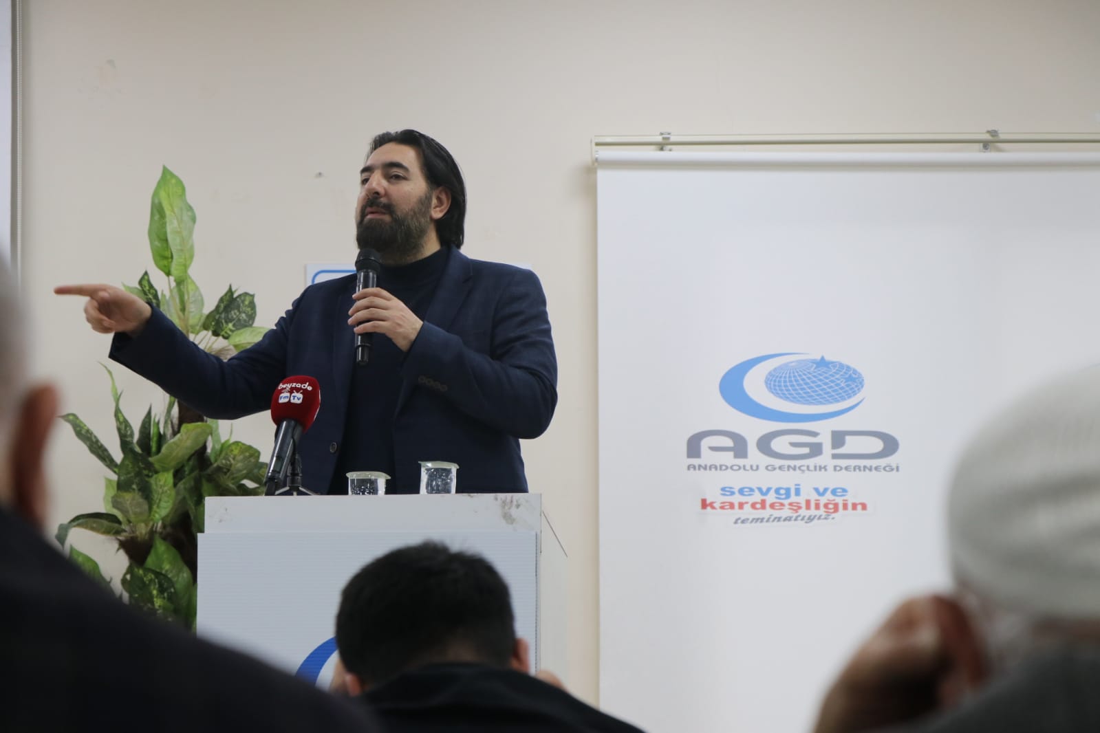 Anadolu Gençlik Derneği Hatay Şubesi Antakya ve İskenderun’da “Şehitler gecesi ve Necmettin Erbakan’ı anma” programı düzenledi