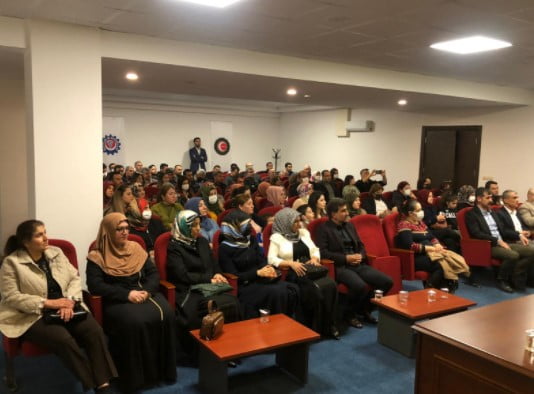 ÖZÇELİK-İŞ’TEN ÜYE VE AİLELERİNE YÖNELİK TEKNOLOJİ BAĞIMLIĞINA KARŞI EĞİTİM SEMİNERİ