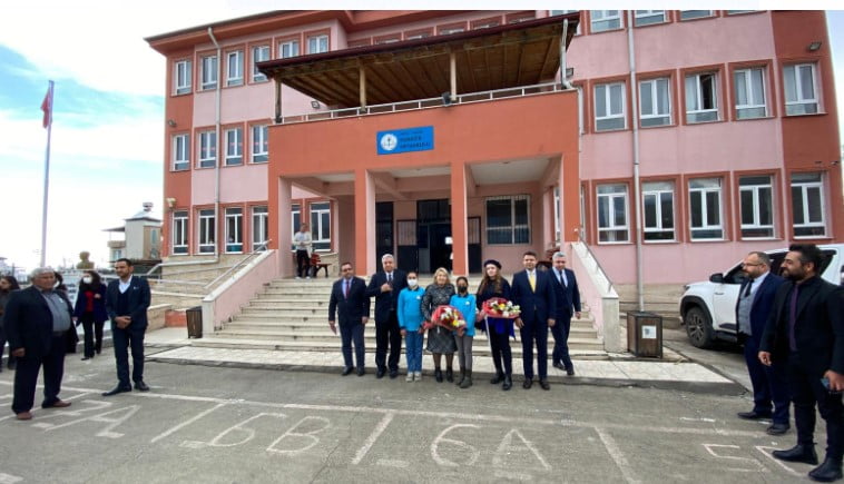 “YÜKSELİŞ KOLEJİ”NDEN KONACIK ORTAOKULUNA  “NECLA ÜYSEN KÜTÜPHANESİ”