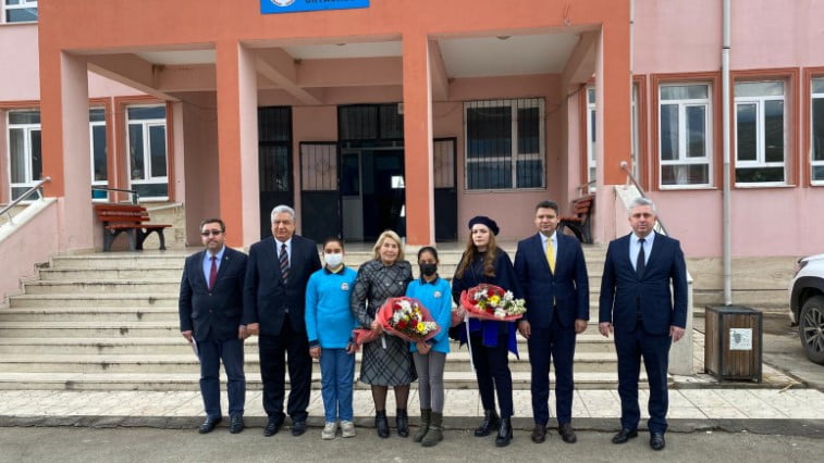 “YÜKSELİŞ KOLEJİ”NDEN KONACIK ORTAOKULUNA  “NECLA ÜYSEN KÜTÜPHANESİ”