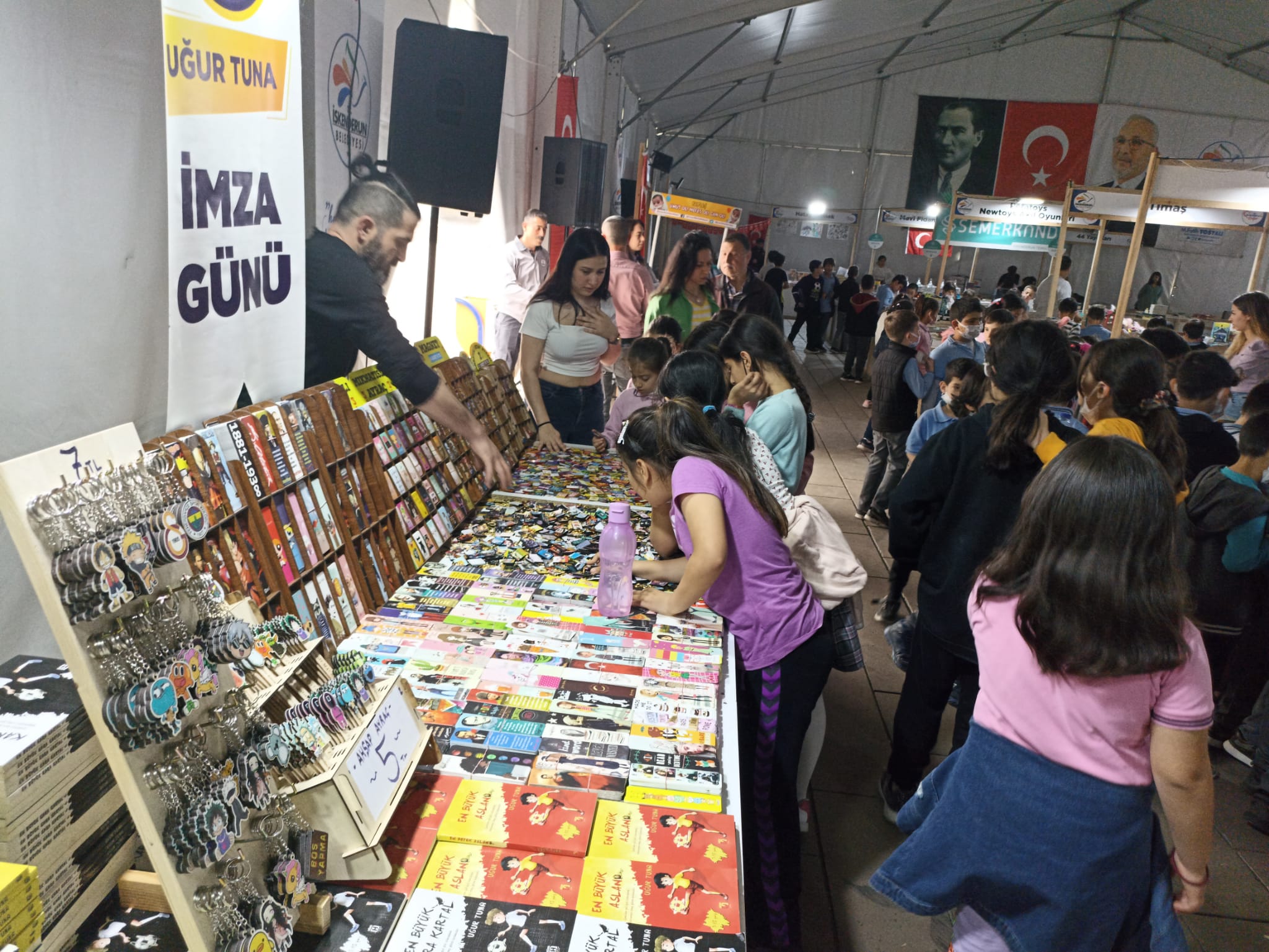 İSKENDERUN BELEDİYESİ ÇOCUK KİTAPLARI FUARI DEVAM EDİYOR