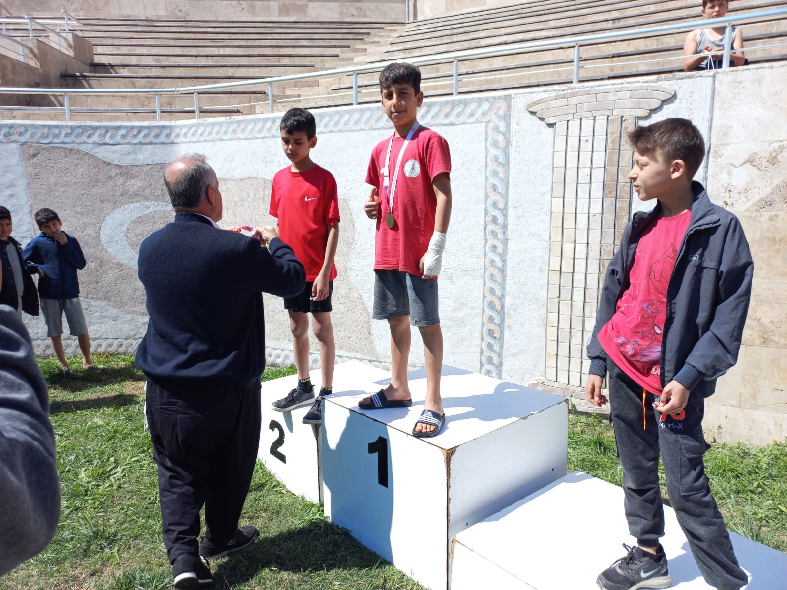 ESKİ BAŞPEHLİVAN MEHMET İLMİ’NİN TORUNLARIN’DAN ABA GÜREŞİNDE İSKENDERUN’A TÜRKİYE BİRİNCİLİĞİ