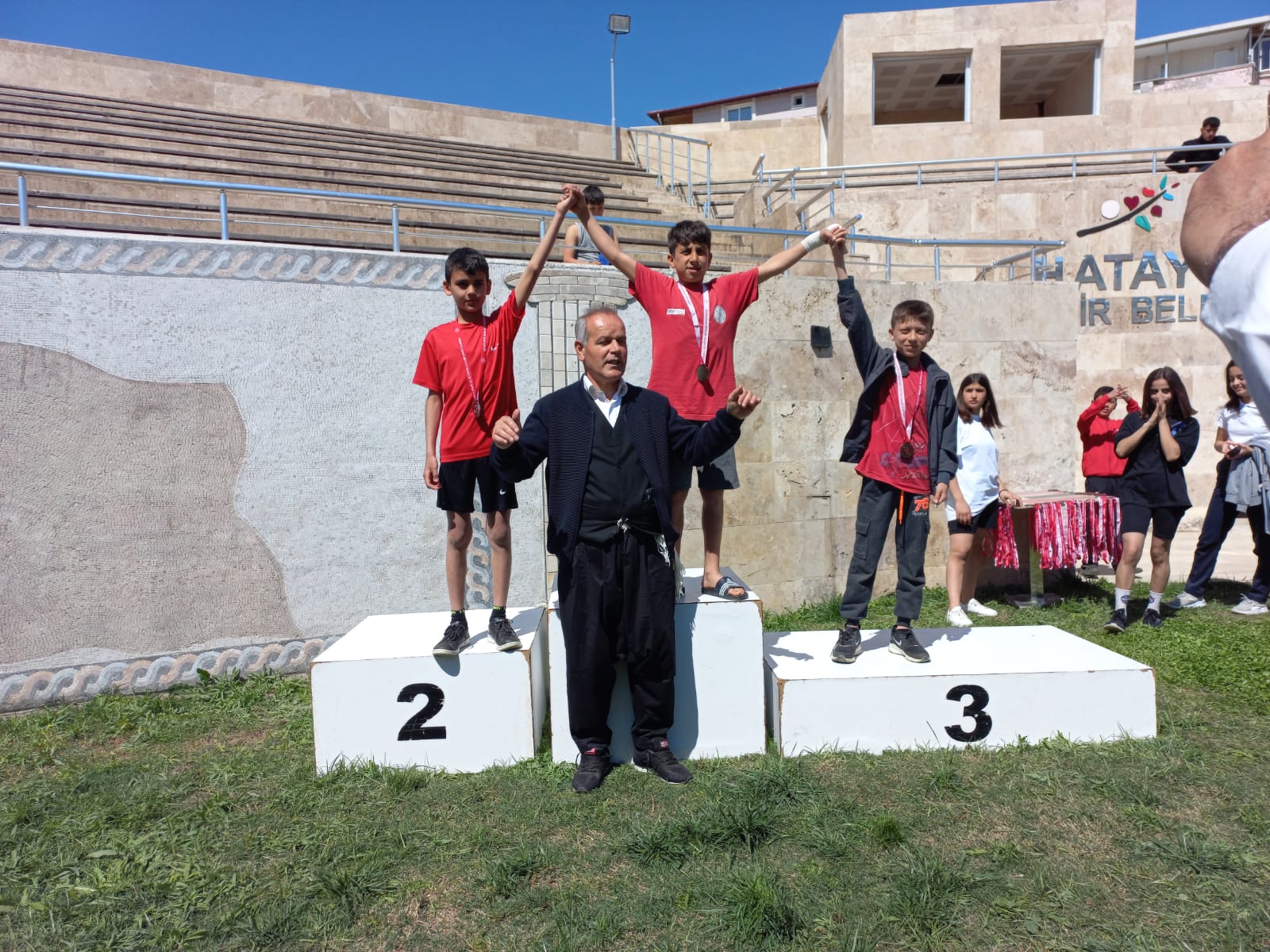 ESKİ BAŞPEHLİVAN MEHMET İLMİ’NİN TORUNLARIN’DAN ABA GÜREŞİNDE İSKENDERUN’A TÜRKİYE BİRİNCİLİĞİ