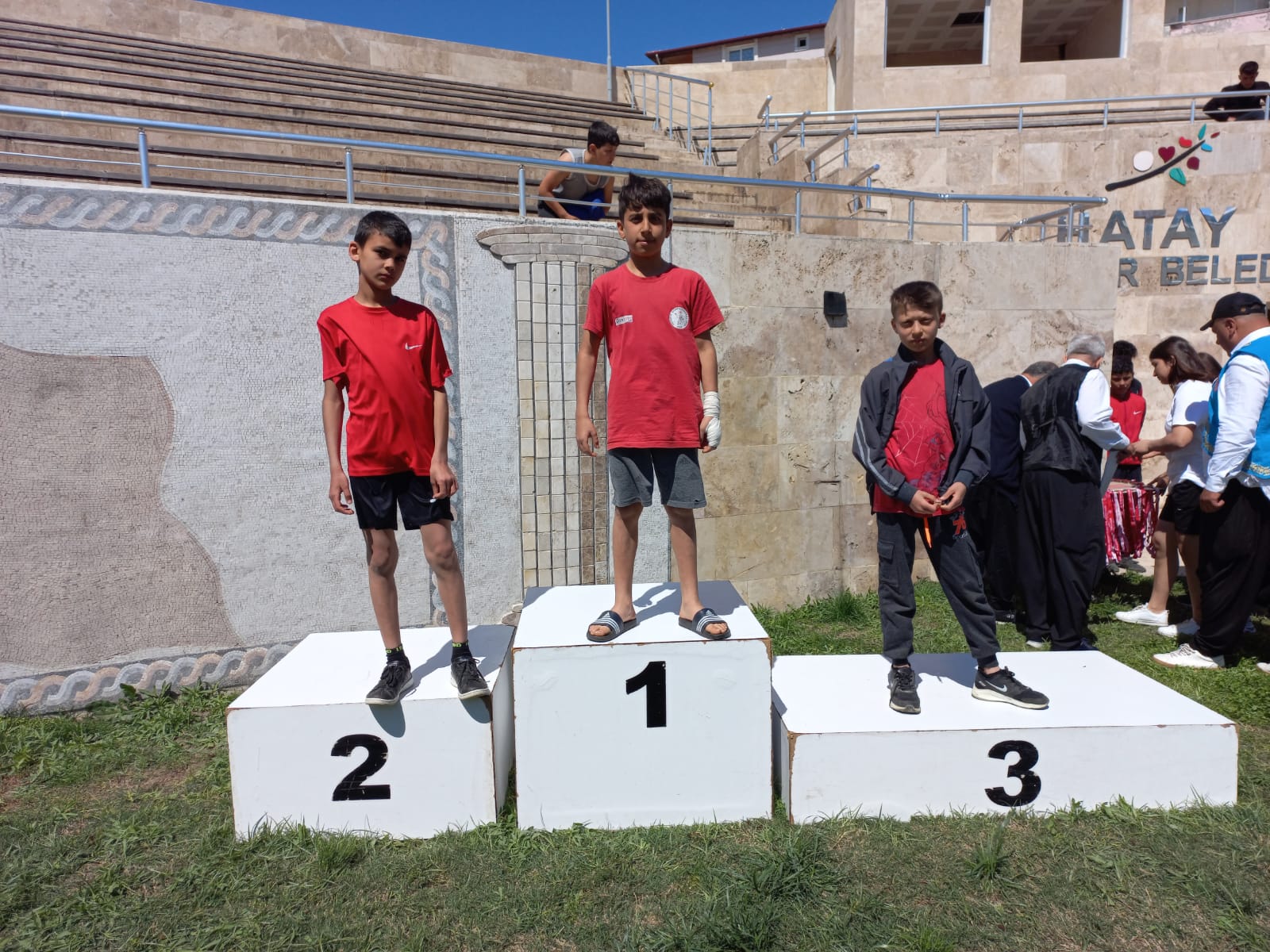 ESKİ BAŞPEHLİVAN MEHMET İLMİ’NİN TORUNLARIN’DAN ABA GÜREŞİNDE İSKENDERUN’A TÜRKİYE BİRİNCİLİĞİ