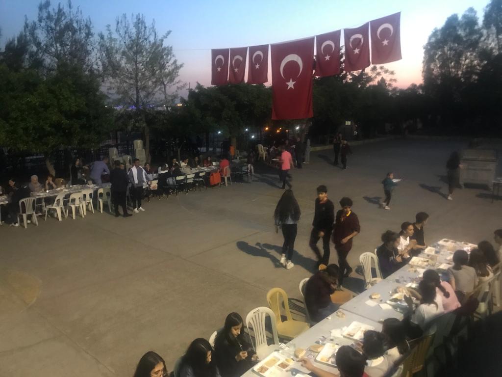 Birey Okulları Fatih Anadolu Lisesinde İftar Yemeği Düzenledi