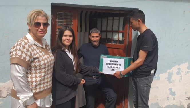 Rotary Mesleki ve Teknik Anadolu Lisesi “Ailelerimizle Buluşuyor Projesi’ Kapsamında İhtiyaç Sahibi Ailelere Gıda Yardımında Bulundu