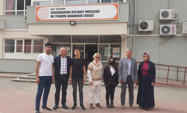 Rotary Mesleki ve Teknik Anadolu Lisesi “Ailelerimizle Buluşuyor Projesi’ Kapsamında İhtiyaç Sahibi Ailelere Gıda Yardımında Bulundu