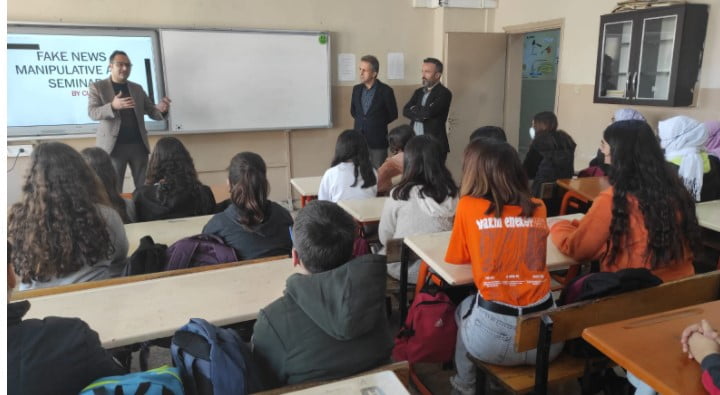 Keseroğlu, Öğrencilere Doğruya Nasıl Ulaşabileceklerini Anlattı