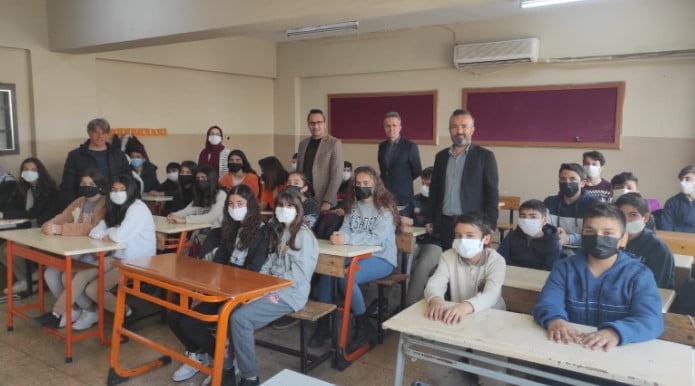 Keseroğlu, Öğrencilere Doğruya Nasıl Ulaşabileceklerini Anlattı