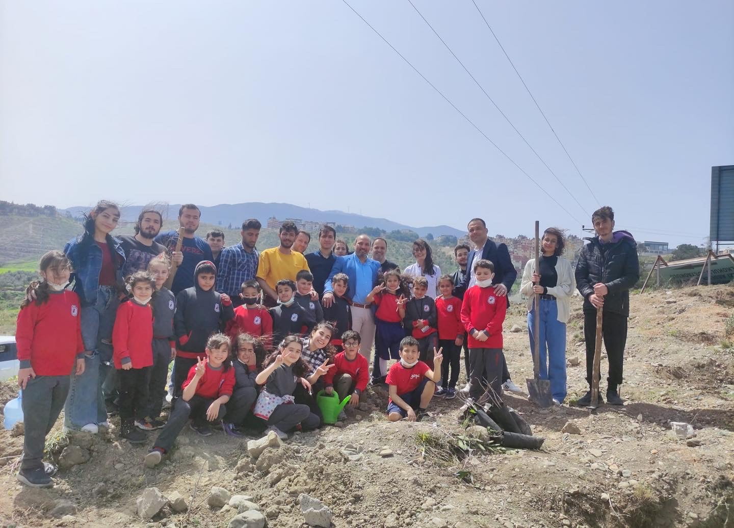 YANGINDA ZARAR GÖREN ORMAN ARAZİLERİ YENİDEN  AĞAÇLANDIRILIYOR