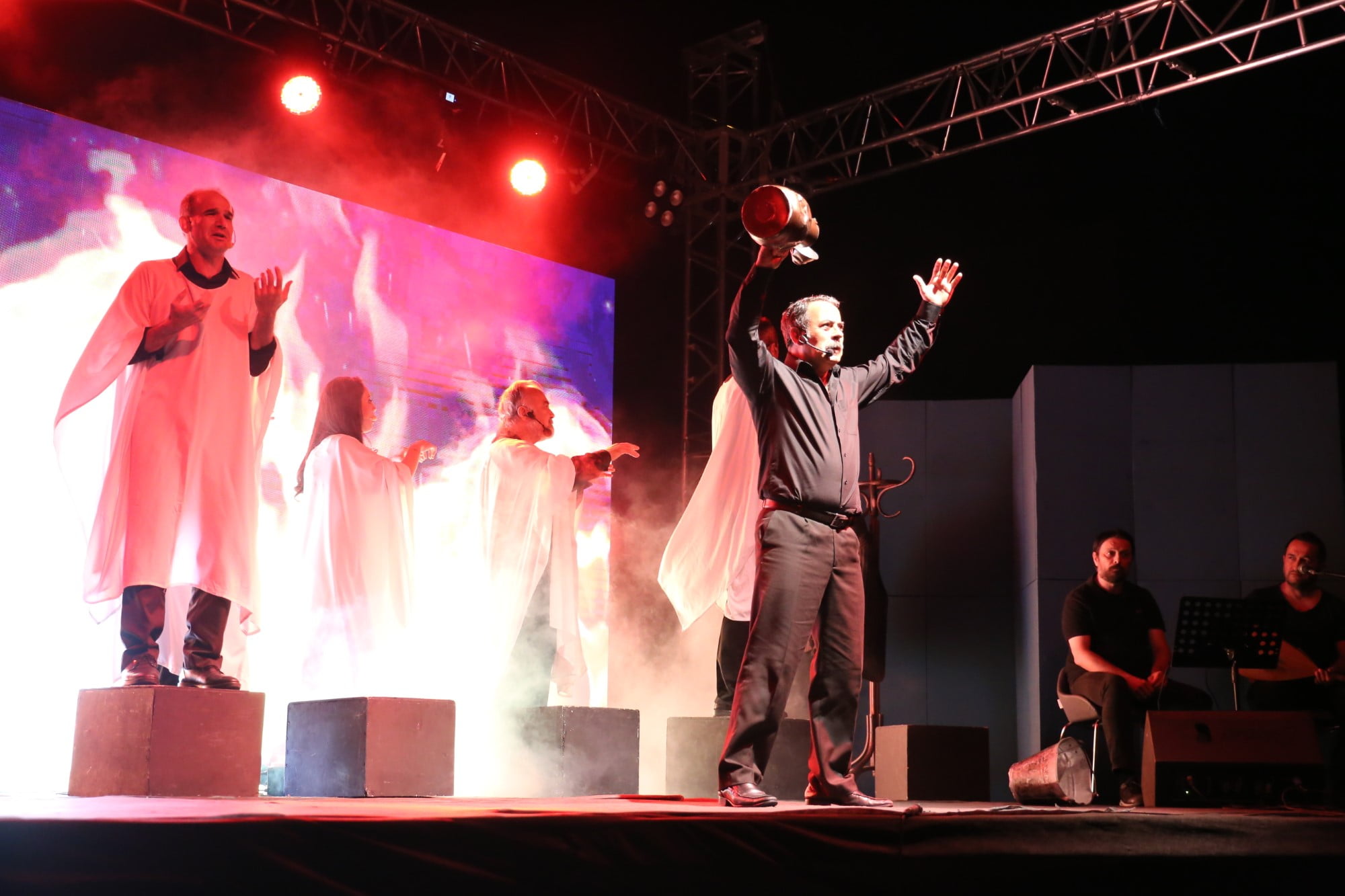 “MAHZUNİ ŞERİF”ADLI OYUN ARSUZ EXPO MEYDANINDA SAHNELENDİ