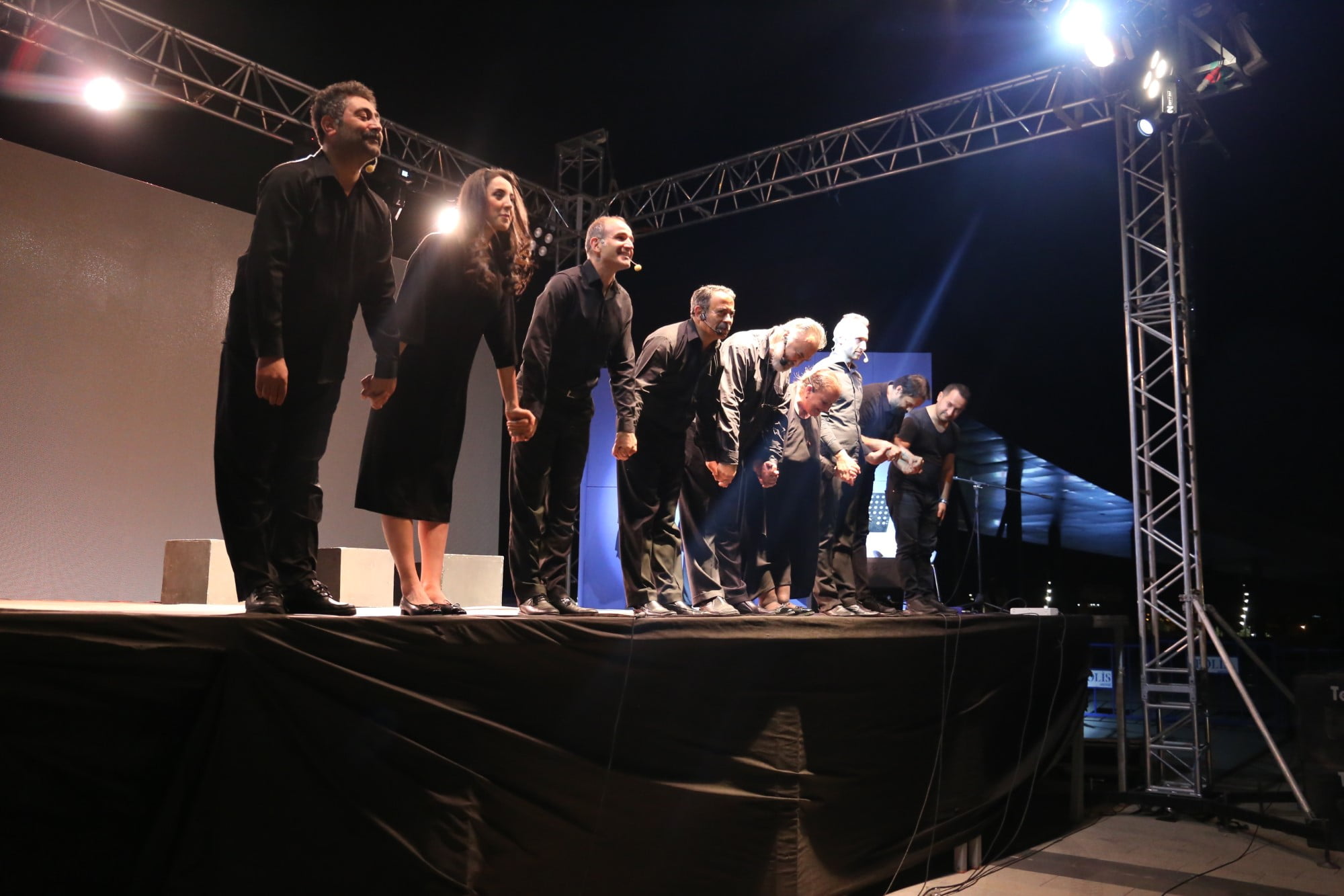 “MAHZUNİ ŞERİF”ADLI OYUN ARSUZ EXPO MEYDANINDA SAHNELENDİ