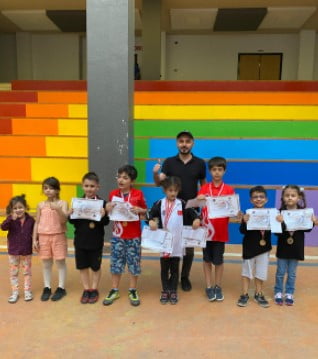 İskenderun Ağaslan Satranç Akademi&#8217;den 6 Derece Birden