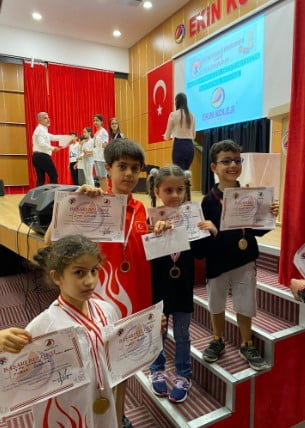 İskenderun Ağaslan Satranç Akademi’den 6 Derece Birden