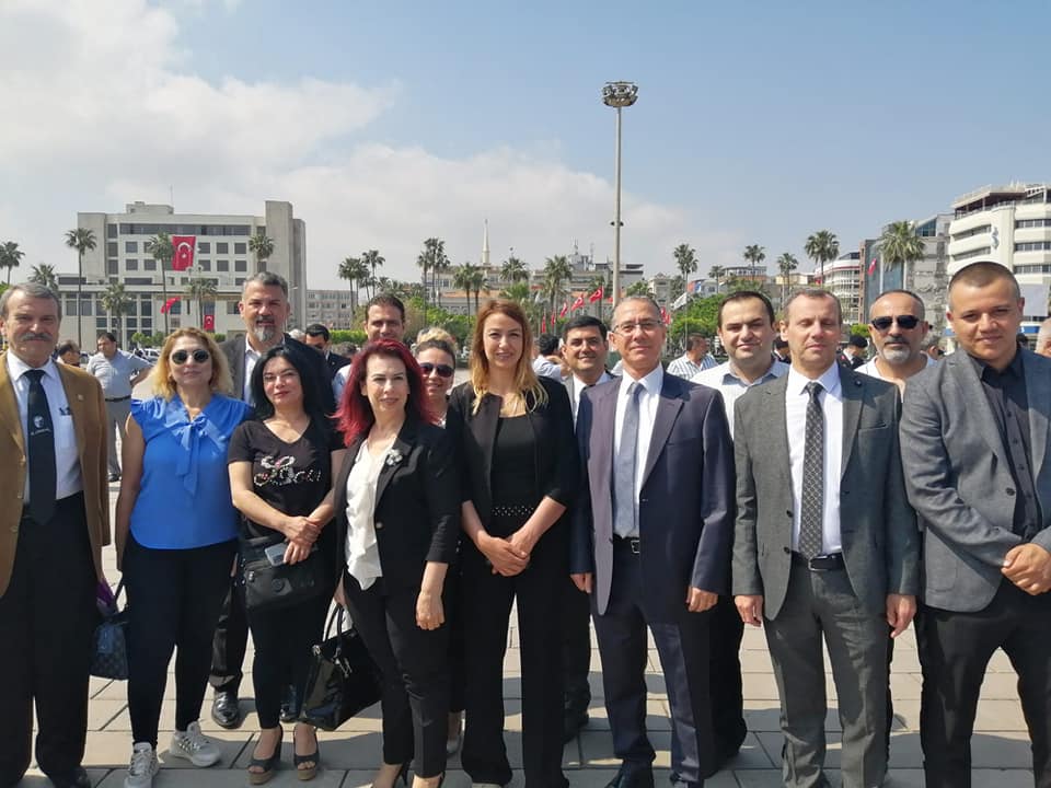 Muhasebeciler Odası Yönetimi ve Üyeleri 19 Mayıs Coşkusunu Anıt Alnında Kutladılar