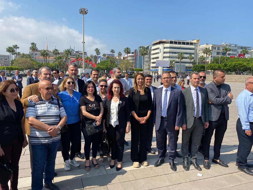 Muhasebeciler Odası Yönetimi ve Üyeleri 19 Mayıs Coşkusunu Anıt Alnında Kutladılar