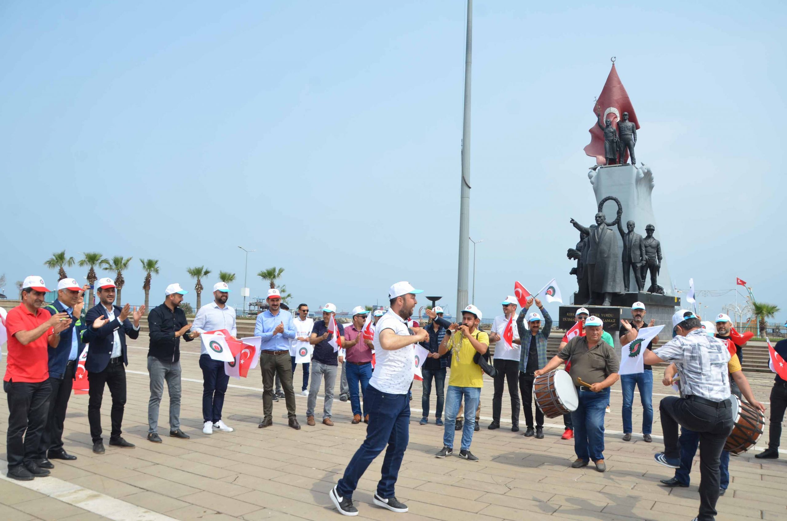 HAK-İŞ Hatay İl Başkanlığı 1 Mayıs&#8217;ı Anıt Alanında Coşku İle Kutladı