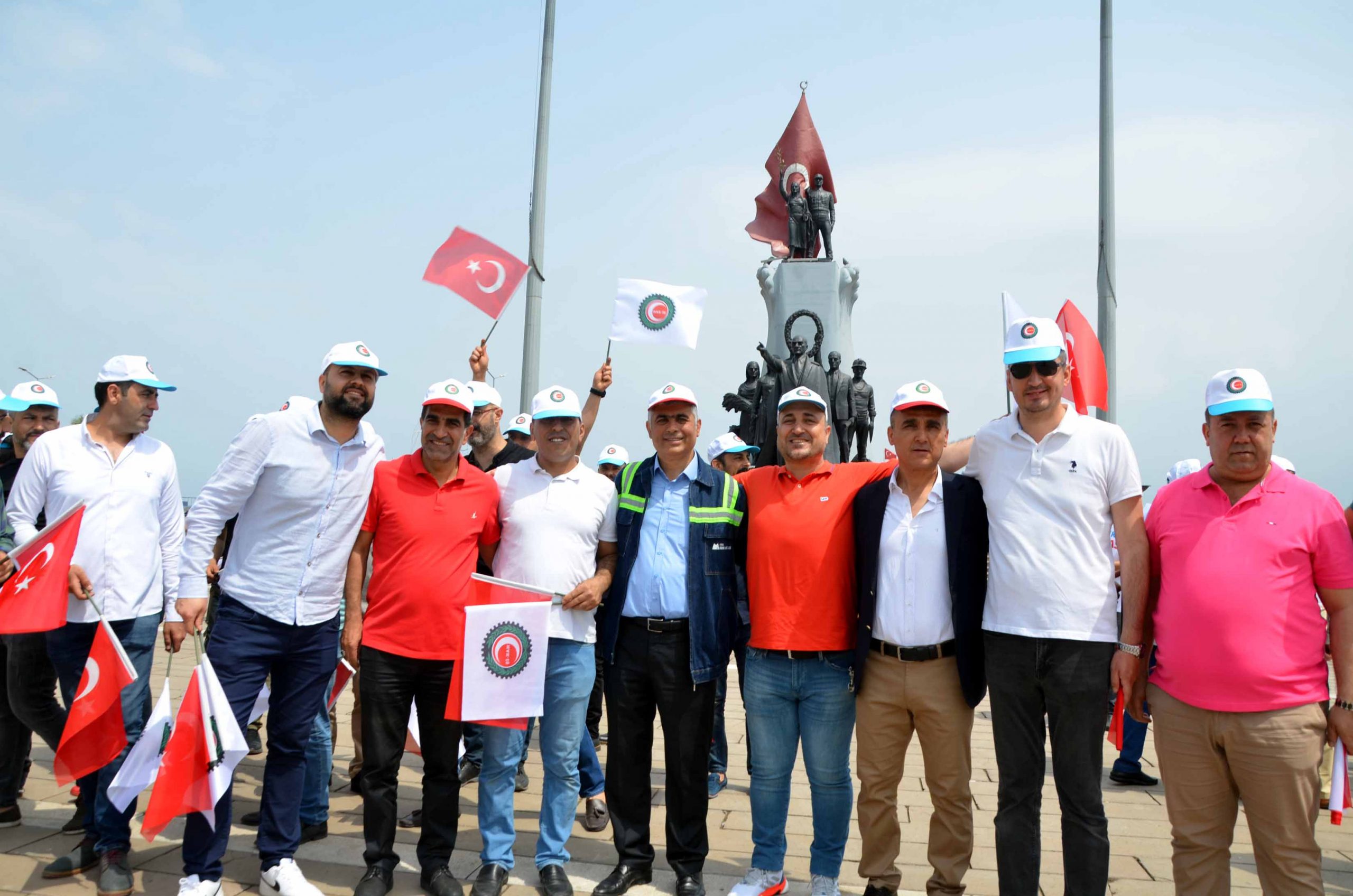 HAK-İŞ Hatay İl Başkanlığı 1 Mayıs&#8217;ı Anıt Alanında Coşku İle Kutladı