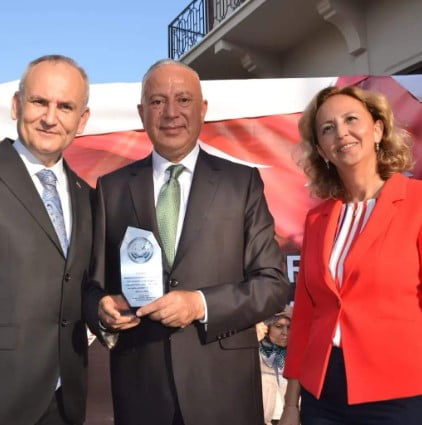 Akdeniz Eczane Teknisyenleri Federasyonu Başkanından İskender YÖNDENE teşekkür plaketi