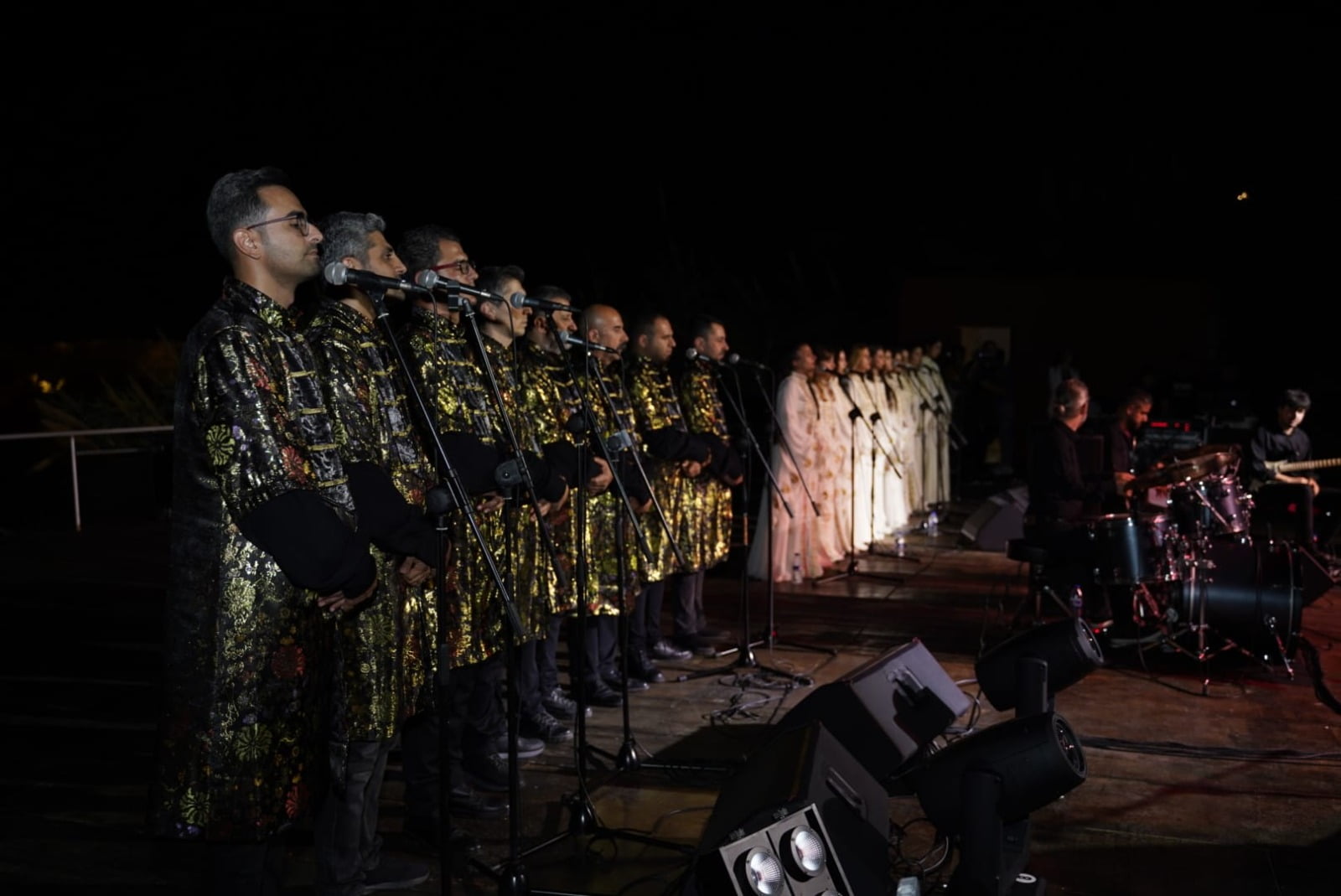 MEDENİYETLER KOROSU ŞARKILARINI GİRNE’YE HADO İLE TAŞIDI