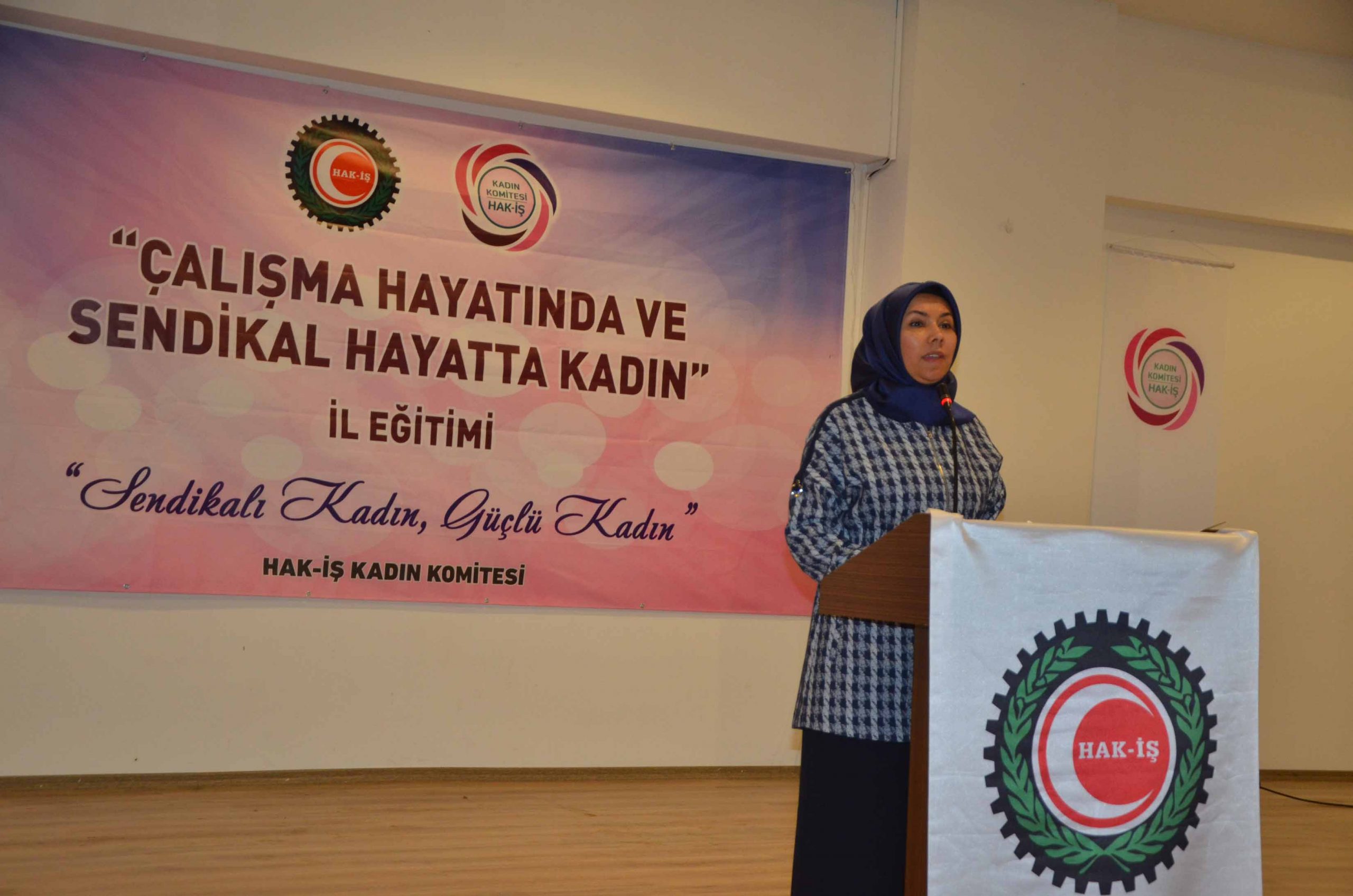 ‘Çalışma Hayatında ve Sendikal Hayatta Kadın’ Konulu Eğitim Yoğun Katılımla Gerçekleşti”