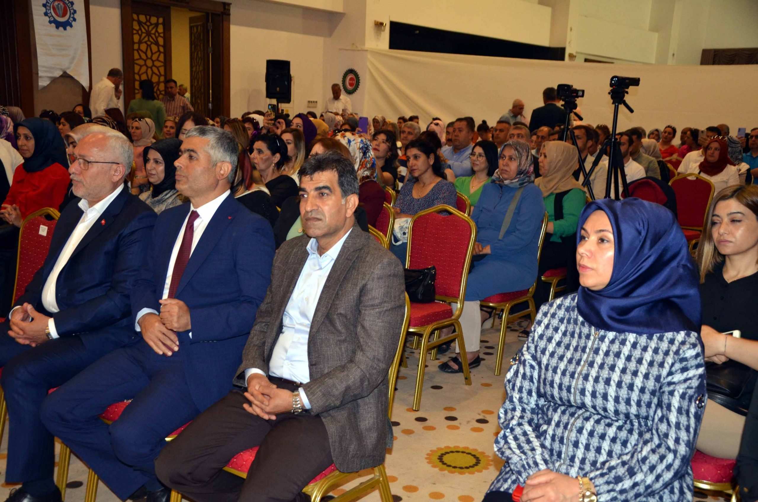 ‘Çalışma Hayatında ve Sendikal Hayatta Kadın’ Konulu Eğitim Yoğun Katılımla Gerçekleşti”