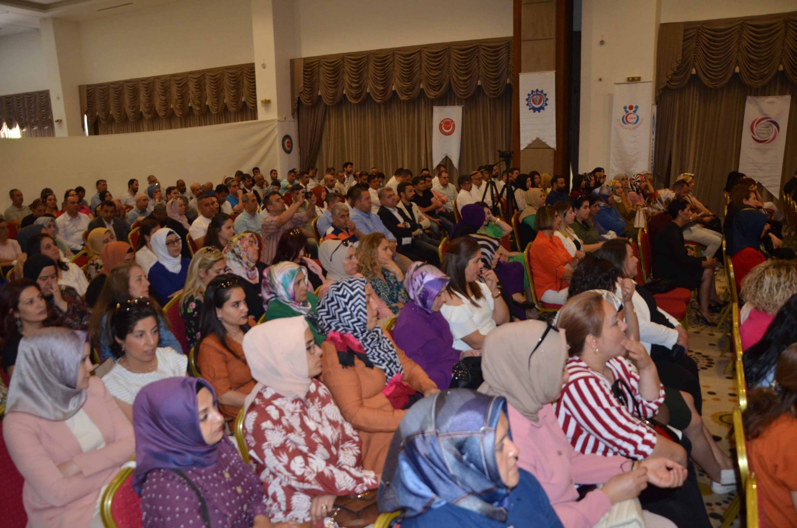 ‘Çalışma Hayatında ve Sendikal Hayatta Kadın’ Konulu Eğitim Yoğun Katılımla Gerçekleşti”