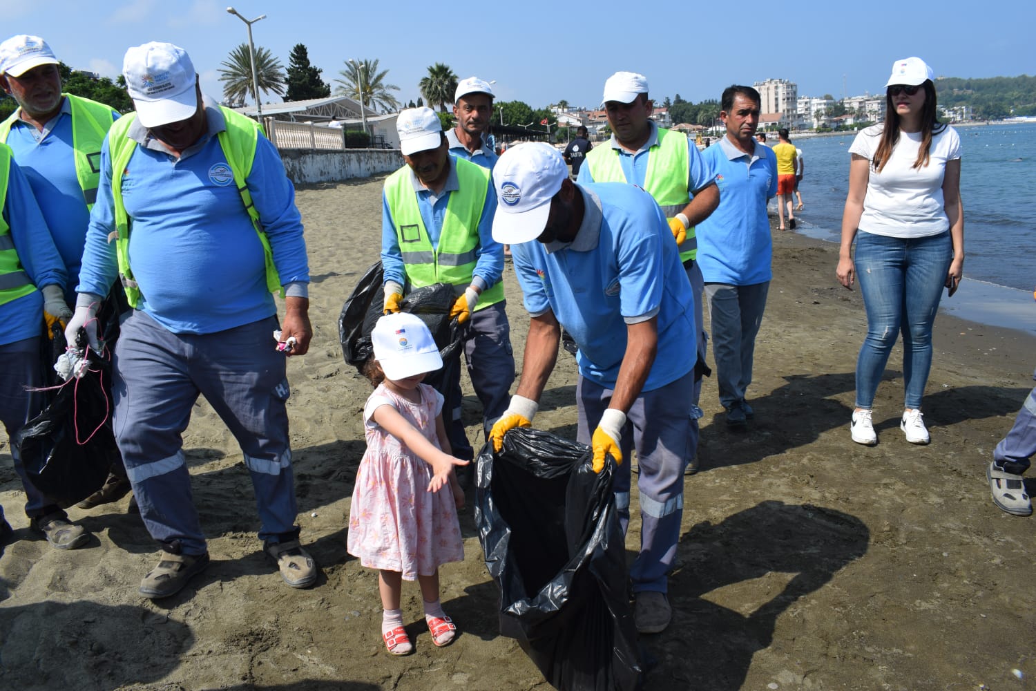 ARSUZ SAHİLİNDEN ORTAK SES: ÇÖP ATMA KULAÇ AT