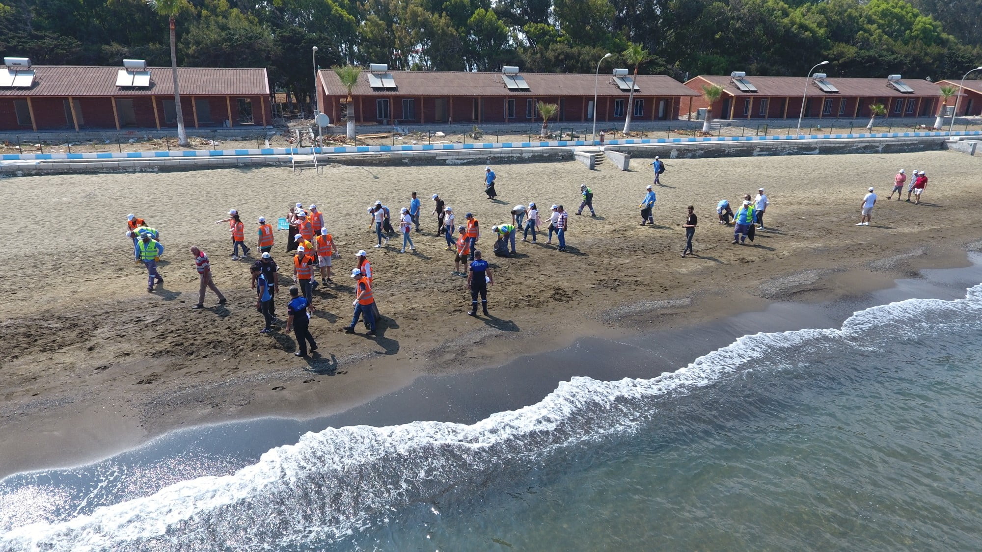 ARSUZ SAHİLİNDEN ORTAK SES: ÇÖP ATMA KULAÇ AT