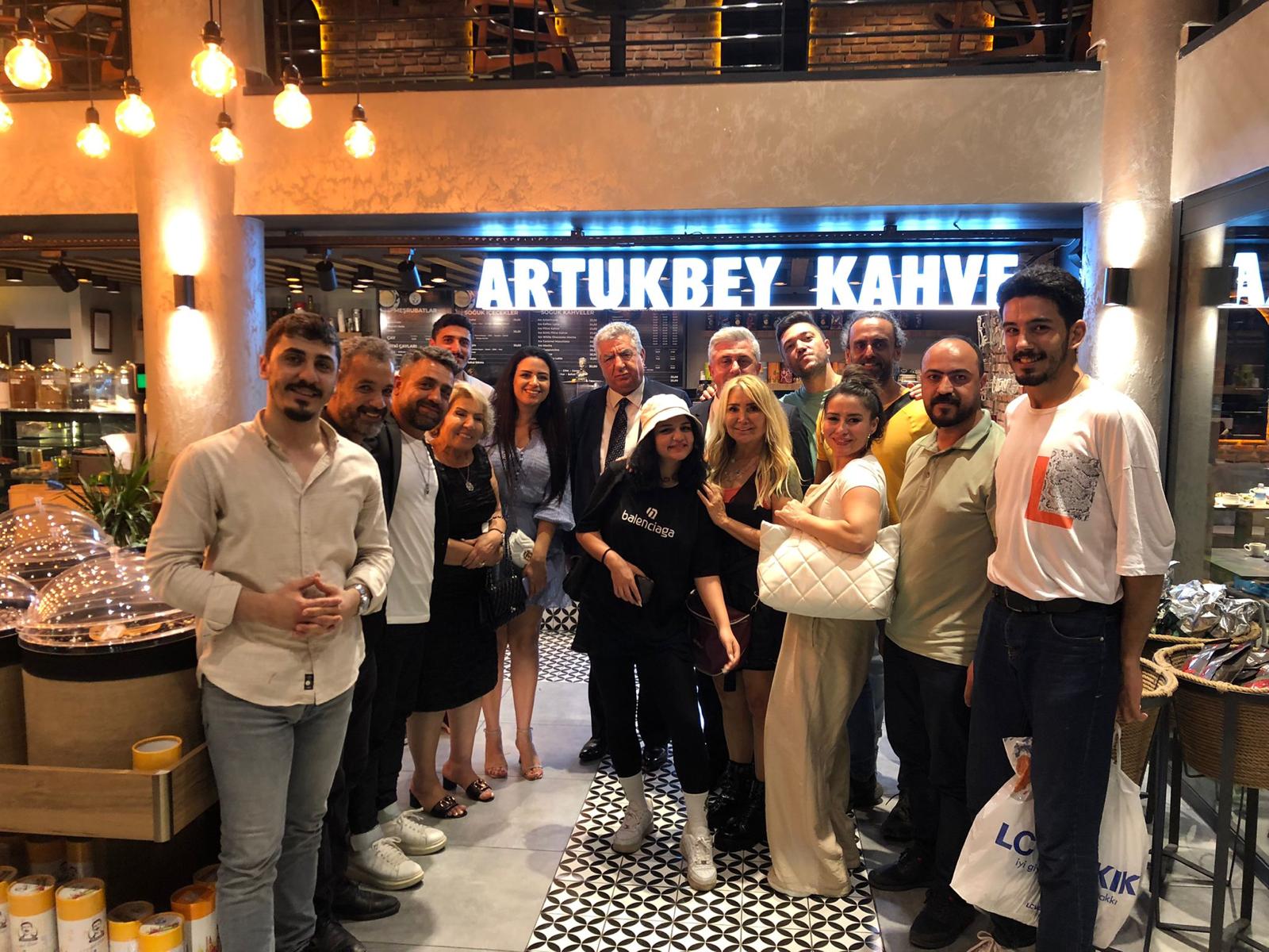 ARTUKBEY KAHVEDEN YILDIZLAR GEÇTİ