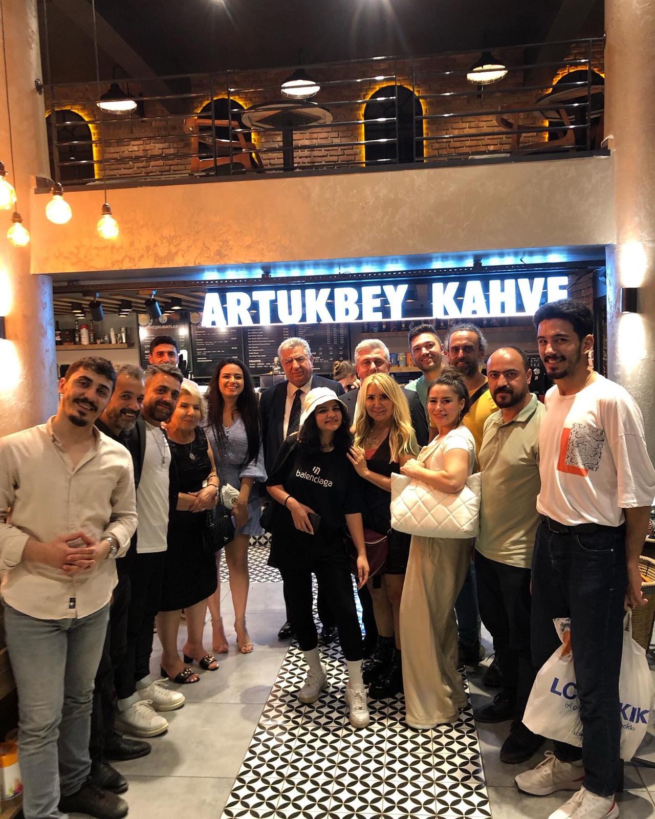 ARTUKBEY KAHVEDEN YILDIZLAR GEÇTİ