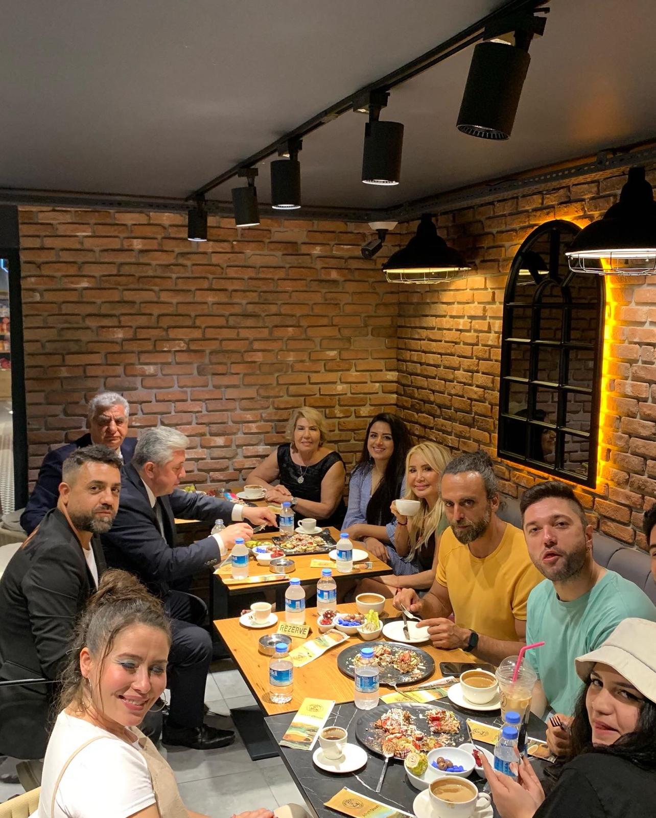 ARTUKBEY KAHVEDEN YILDIZLAR GEÇTİ