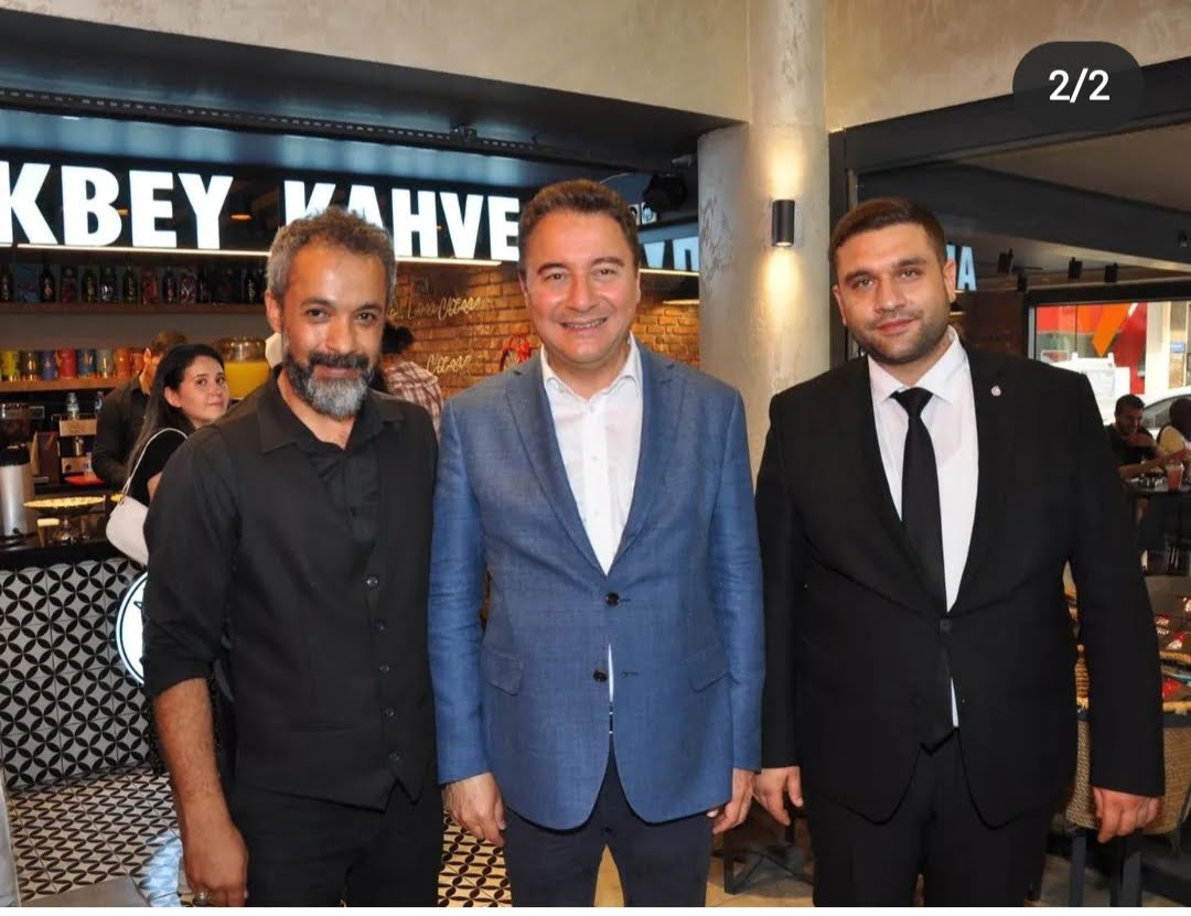 DEVA Partisi Genel Başkanı Ali Babacan ARTUKBEY Kahvede