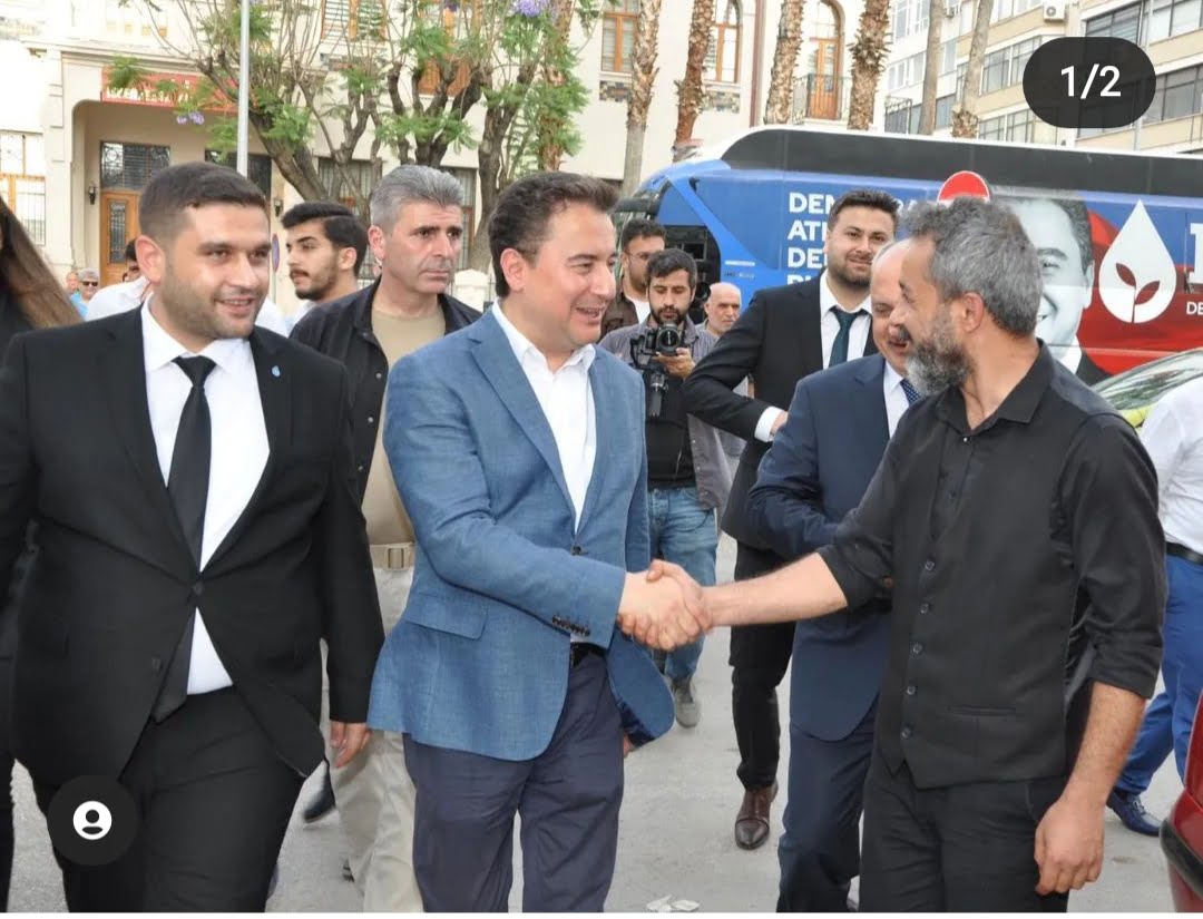 DEVA Partisi Genel Başkanı Ali Babacan ARTUKBEY Kahvede