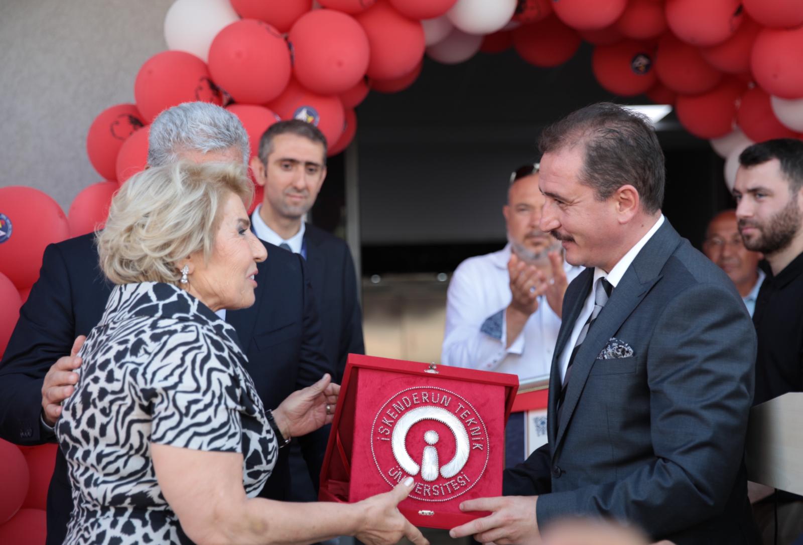 NEJLA ÜYSEN BİLGİ TEKNOLOJİLERİ MERKEZİ AÇILDI