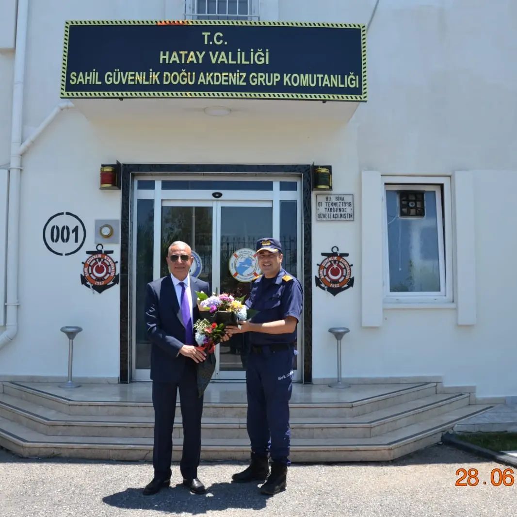 Akdeniz Eczane Teknisyenleri Federasyon Başkanı Cemal Çelik, Sahil Güvenlik Komutanı Yarbay Oğuz Emre Çiçek’e Nezaket Ziyaretinde Bulundu
