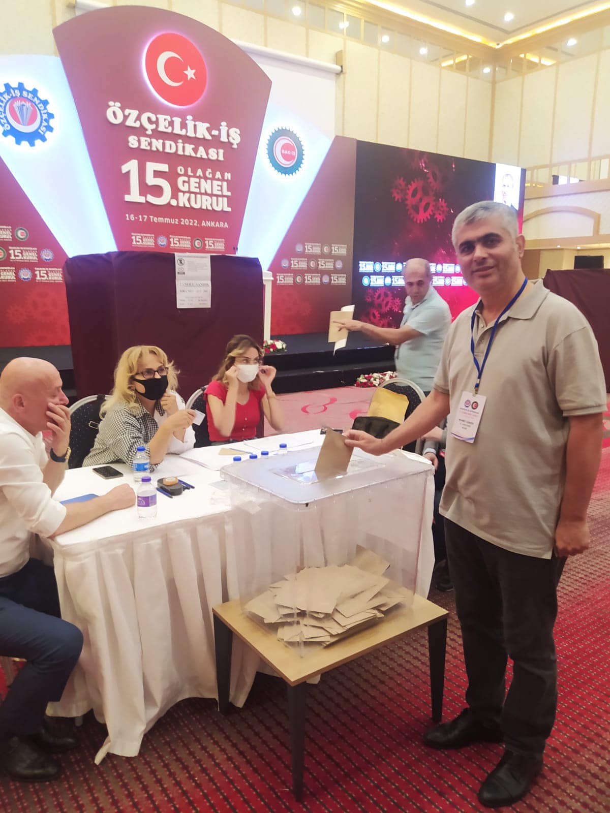 ÖZÇELİK-İŞ SENDİKASINDA ÇELİK YUMRUKLU BAŞKAN YUNUS DEĞİRMENCİ GÜVEN TAZELEDİ