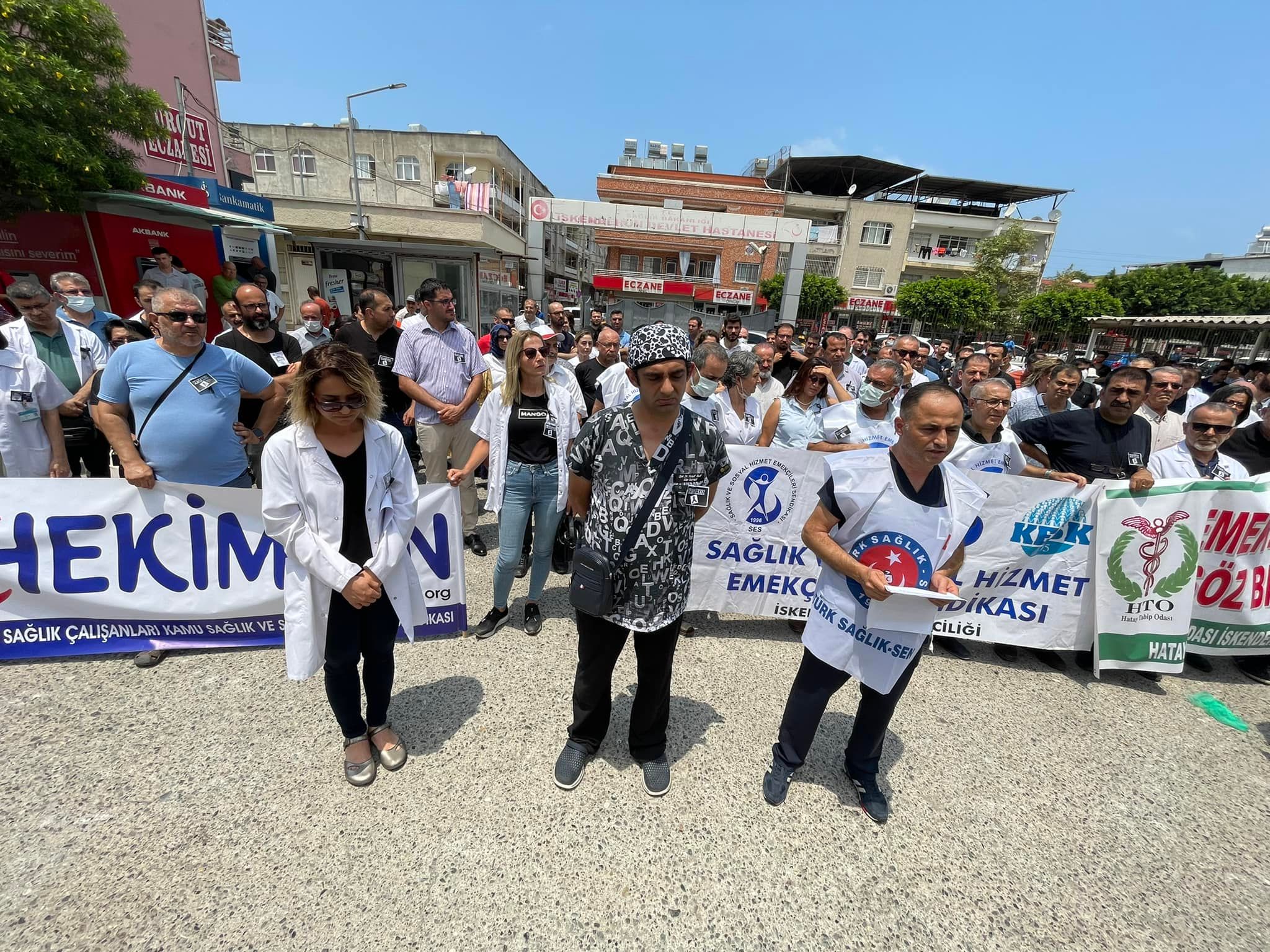 İskenderun Devlet Hastanesinde sağlık çalışanları Şiddet Olaylarını Protesto Ettiler