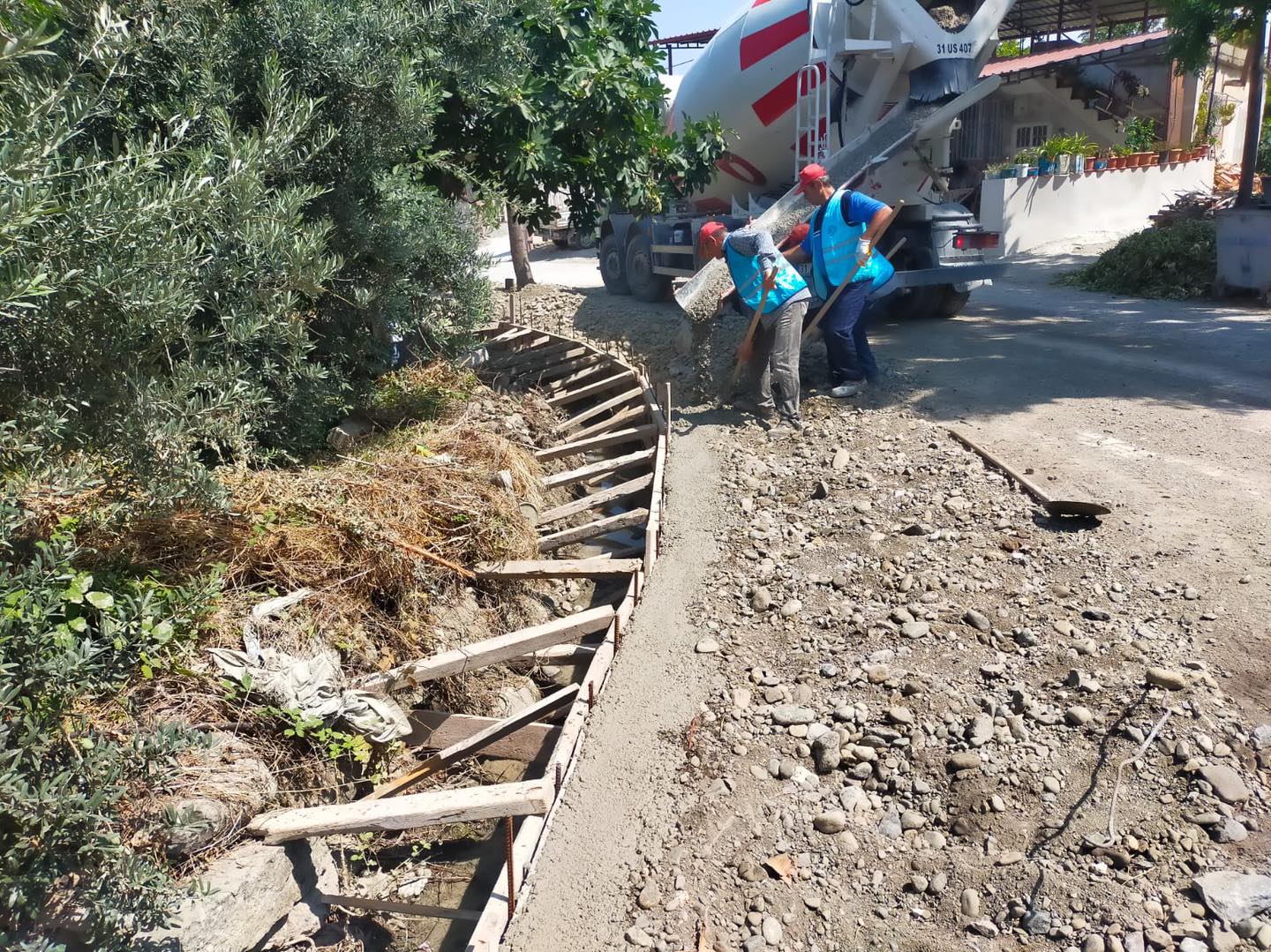 ARSUZ BELEDİYESİ FEN İŞLERİ M&Uuml;D&Uuml;RL&Uuml;Ğ&Uuml; &Ccedil;ALIŞMALARINI ARALIKSIZ S&Uuml;D&Uuml;R&Uuml;YOR